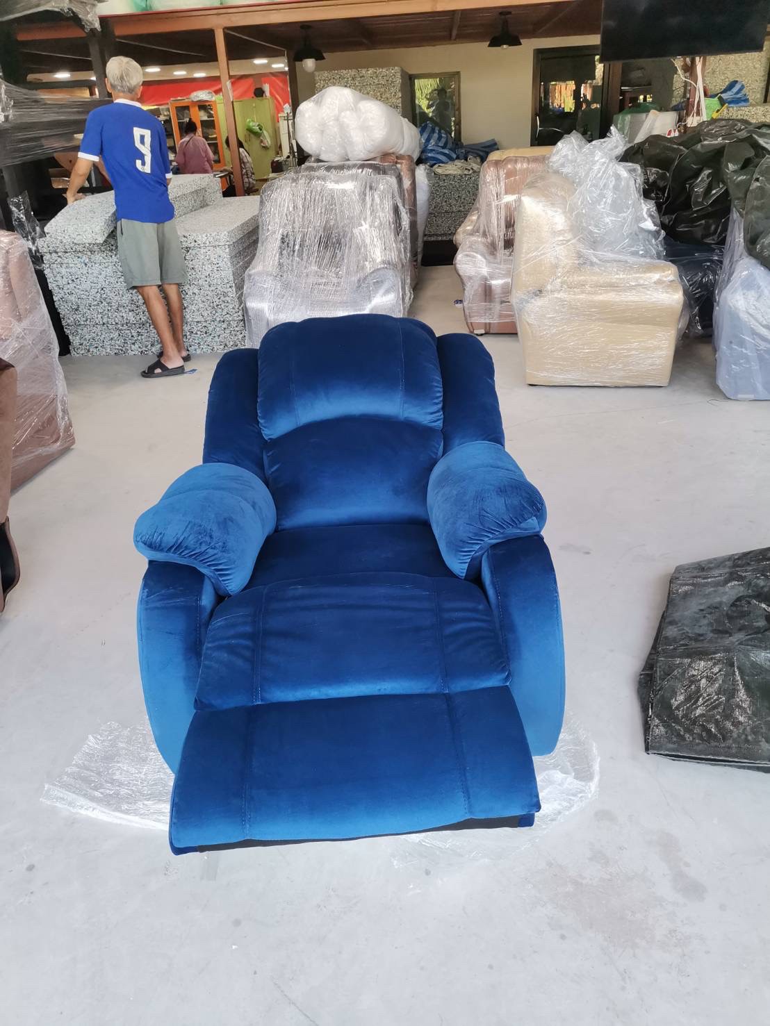 เก้าอี้นวดเท้ารุ่นรีไคลเนอร์ 💥ผ้ากำมะหยี่สีน้ำเงิน 💥 ราคายังไม่รวมค่าส่ง เลือกสีอื่นได้ทางช่องแชทไลน์ค่ะ