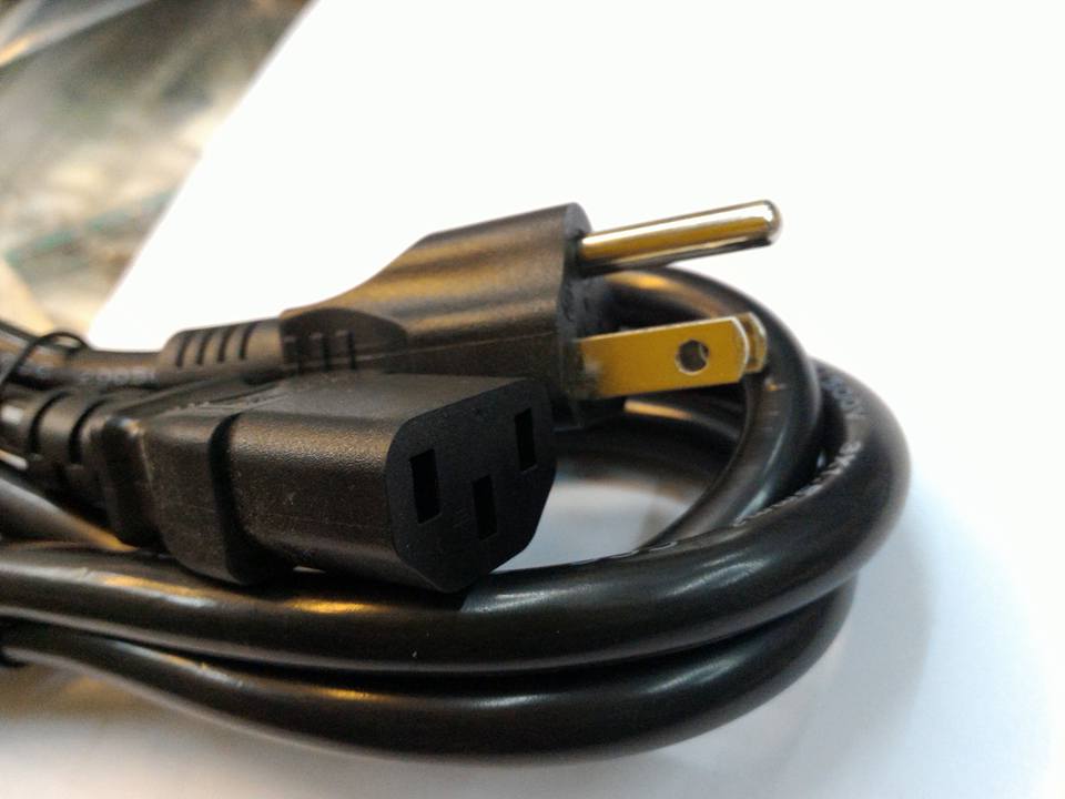 สายไฟคอมพืวเตอร์เส้นหนา3x1.5mmWIRE COMPUTER ACพร้อมปลั้กหัวท้ายยาว2เมตรสีดำ