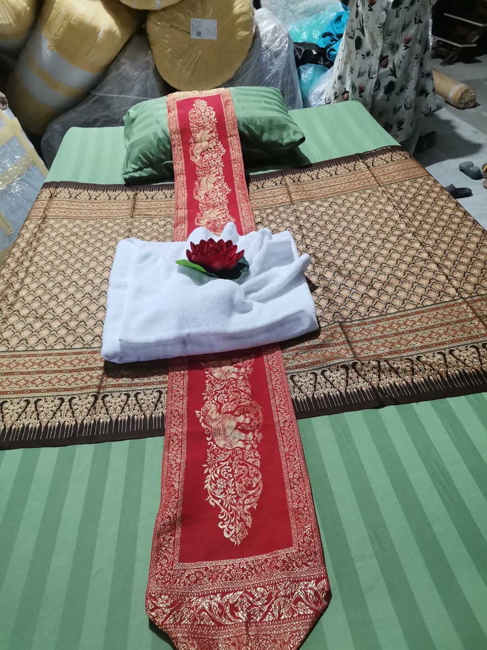 ส่งฟรี🔴 ผ้าปูเตียงนวดไทยสีเขียวอ่อนริ้ว ขนาด 1x2ม ผ้าปูเตียง แบบรัดมุม มีทั้งแบบ สีพื้น และ แต่งลายไทย c4