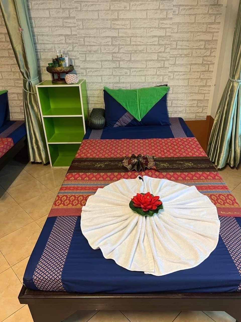 ส่งฟรี🔴 ผ้าปูเตียงนวดไทยสีเขียวอ่อนริ้ว ขนาด 1x2ม ผ้าปูเตียง แบบรัดมุม มีทั้งแบบ สีพื้น และ แต่งลายไทย c4