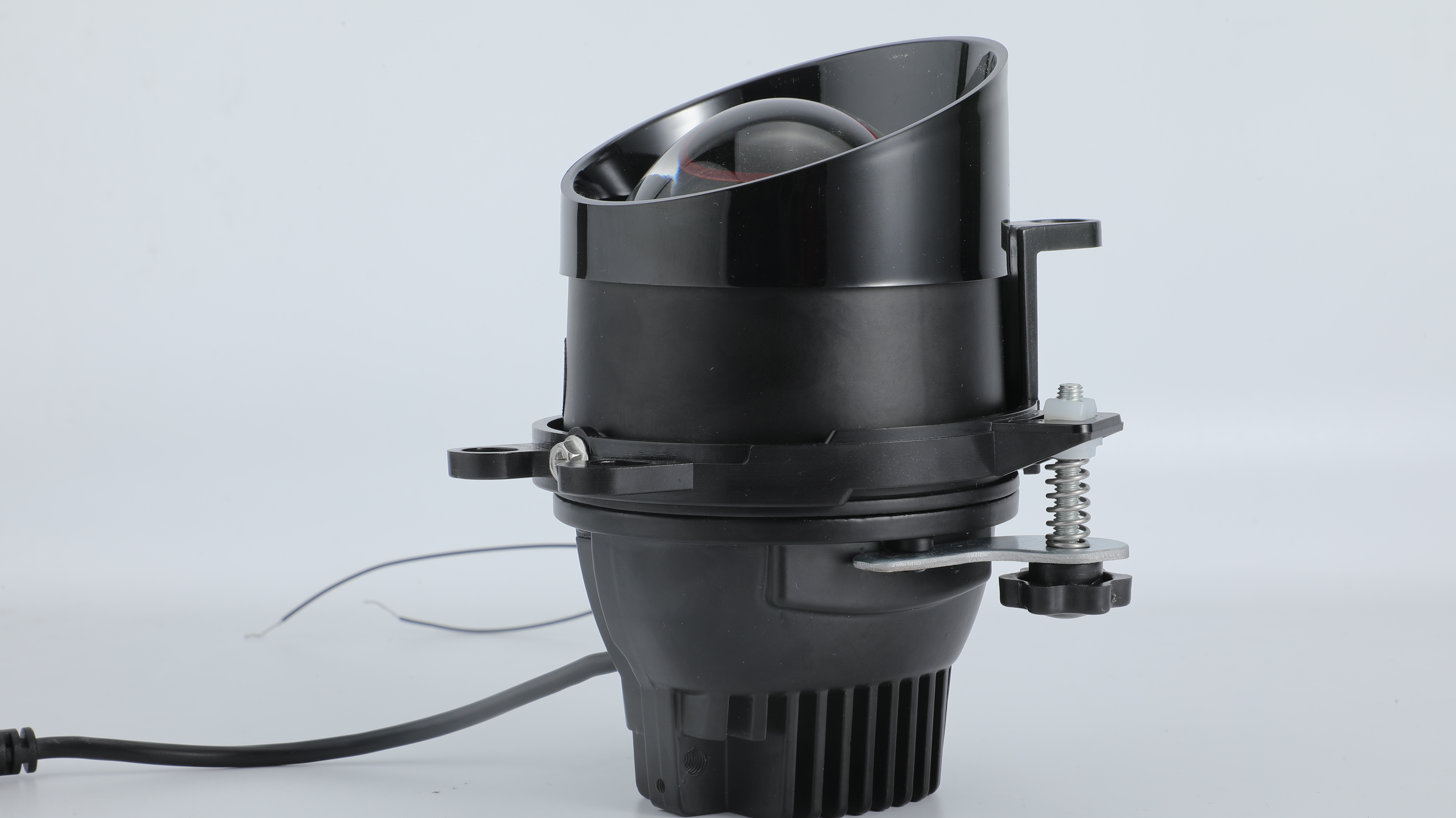 ไฟตัดหมอกรถยนต์ Projector BI LED รุ่น F8 ขนาด 3 นิ้ว แบบ Blue lens สว่างมากกว่า 400% 6000K 70W