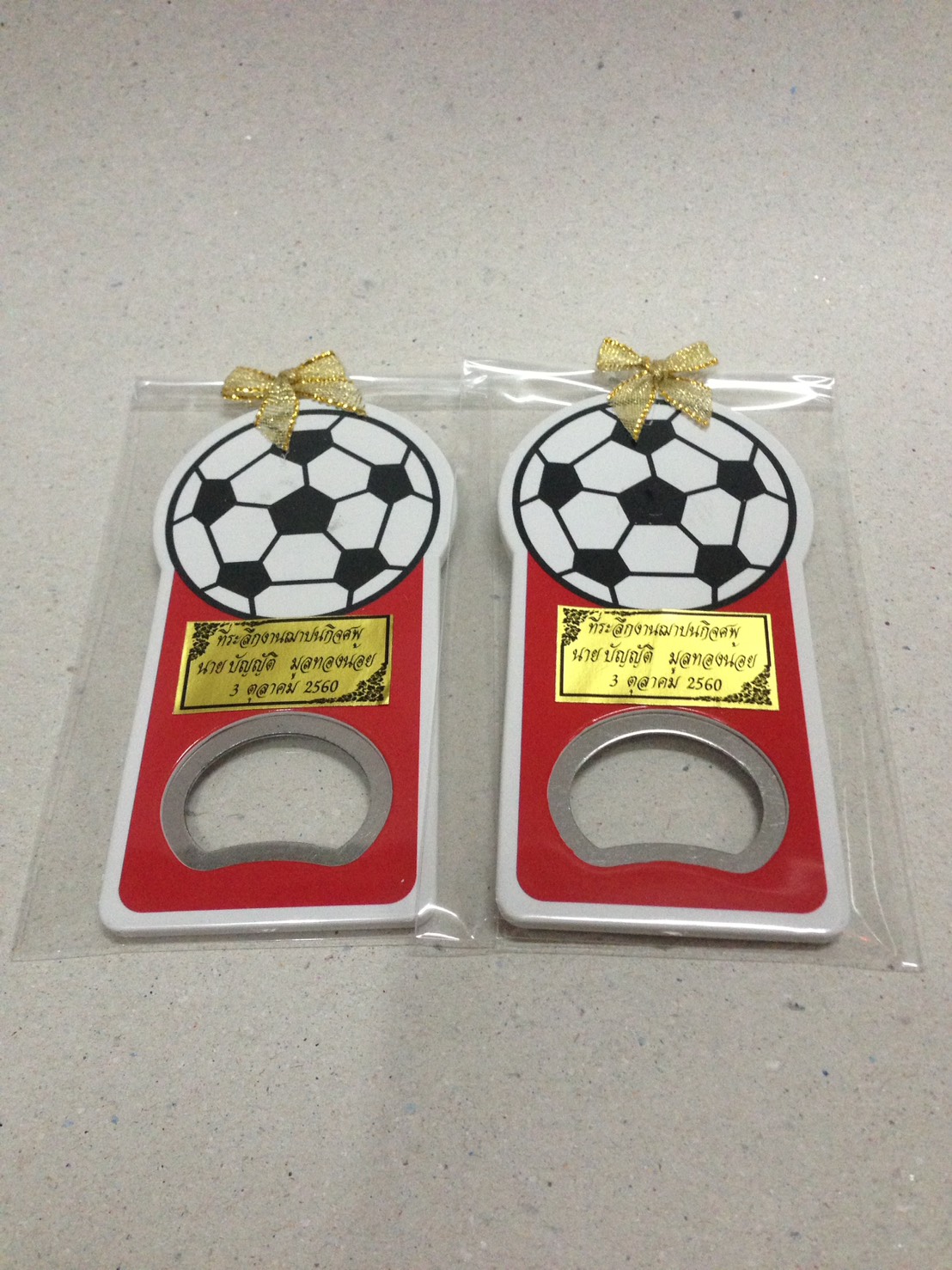 ที่เปิดขวดฟุตบอล แพ็คถุงแก้วติดโบว์