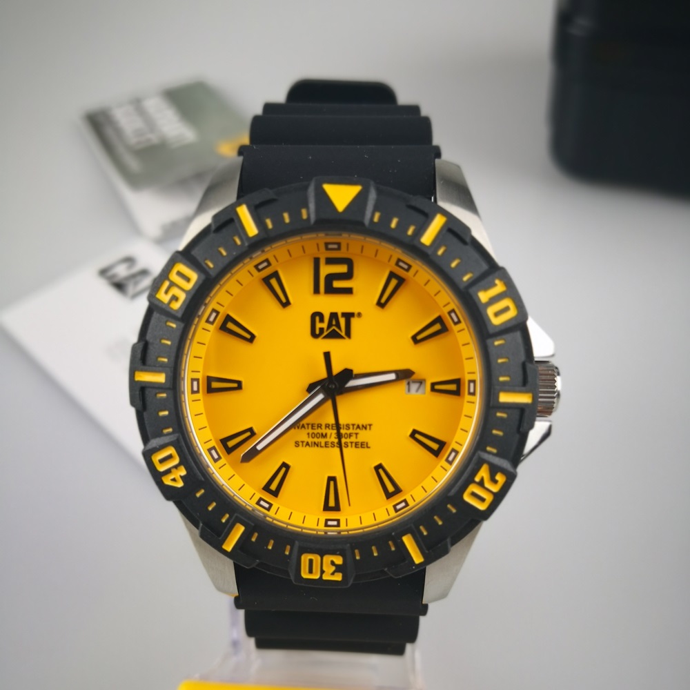 นาฬิกาข้อมือ CAT รุ่น STEER รหัส PX.141.21.731 สายยางซิลิโคน หน้าปัดสีเหลือง มีวันที่ มีพรายน้ำ กันน้ำ 100 เมตร