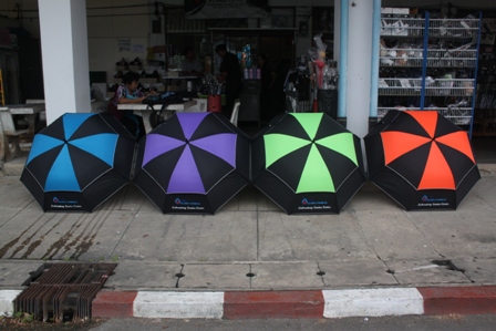 รับสั่งทำร่มกอล์ฟ 2 ชิ้น พร้อมสกรีนโลโก้