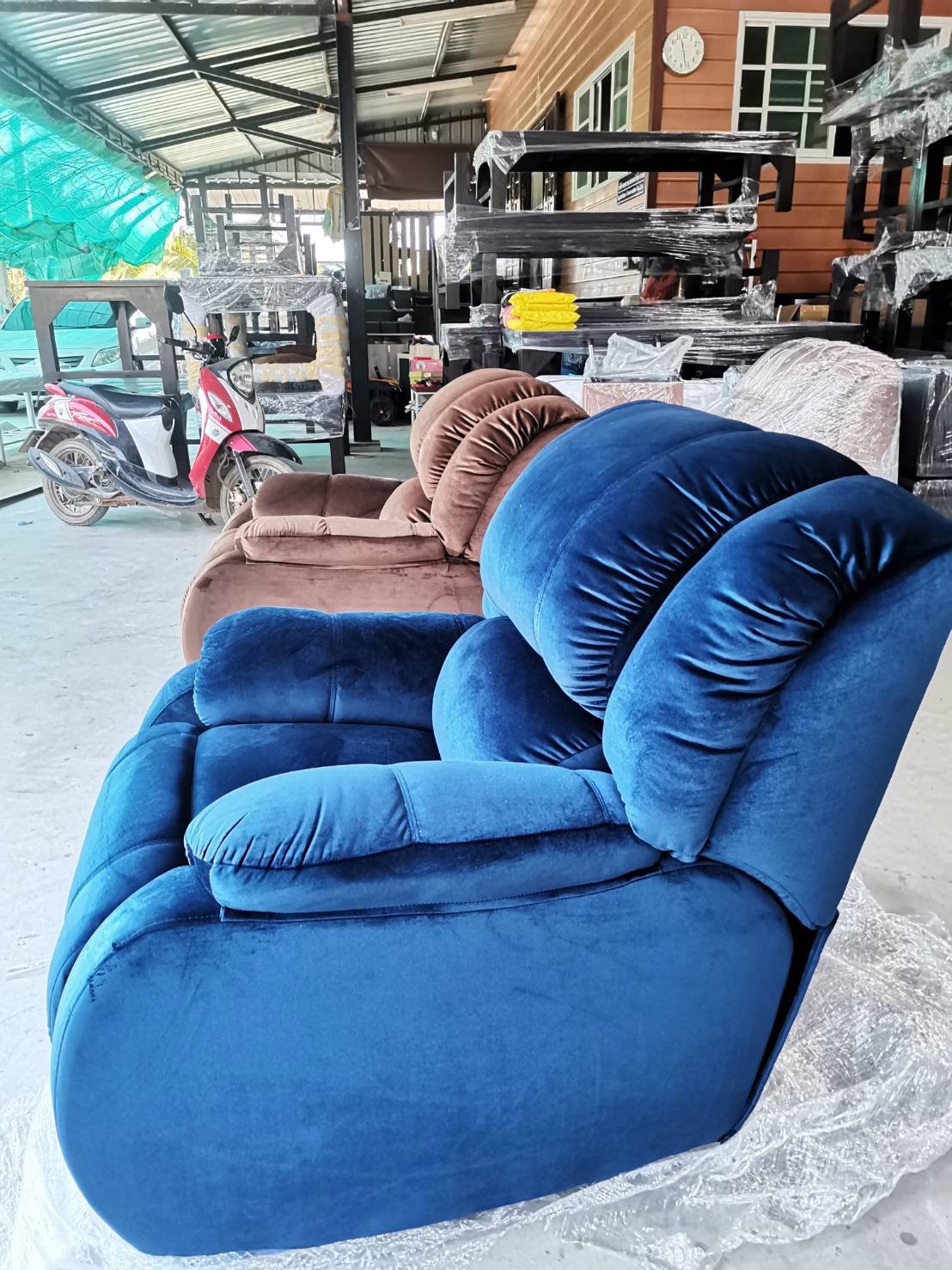 เก้าอี้นวดเท้ารุ่นรีไคลเนอร์ 💥ผ้ากำมะหยี่สีน้ำเงิน 💥 ราคายังไม่รวมค่าส่ง เลือกสีอื่นได้ทางช่องแชทไลน์ค่ะ