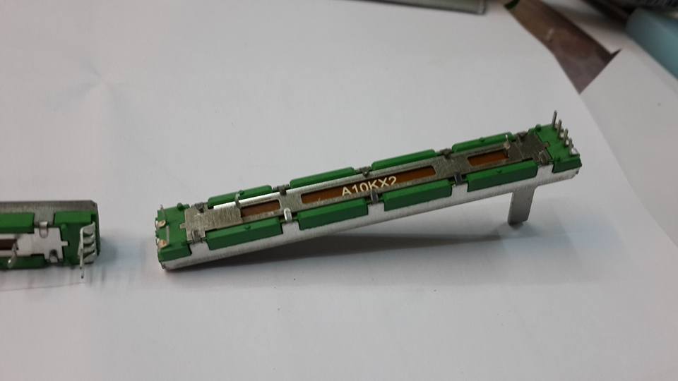 VR SLIEDโวลุ่มสไลด์10KAยาว7.5ซม6ขาก้านยาว1.6ซม.โวลุ่ม10KASTERIOราคาตัวล่ะยี่ห้อALPHA