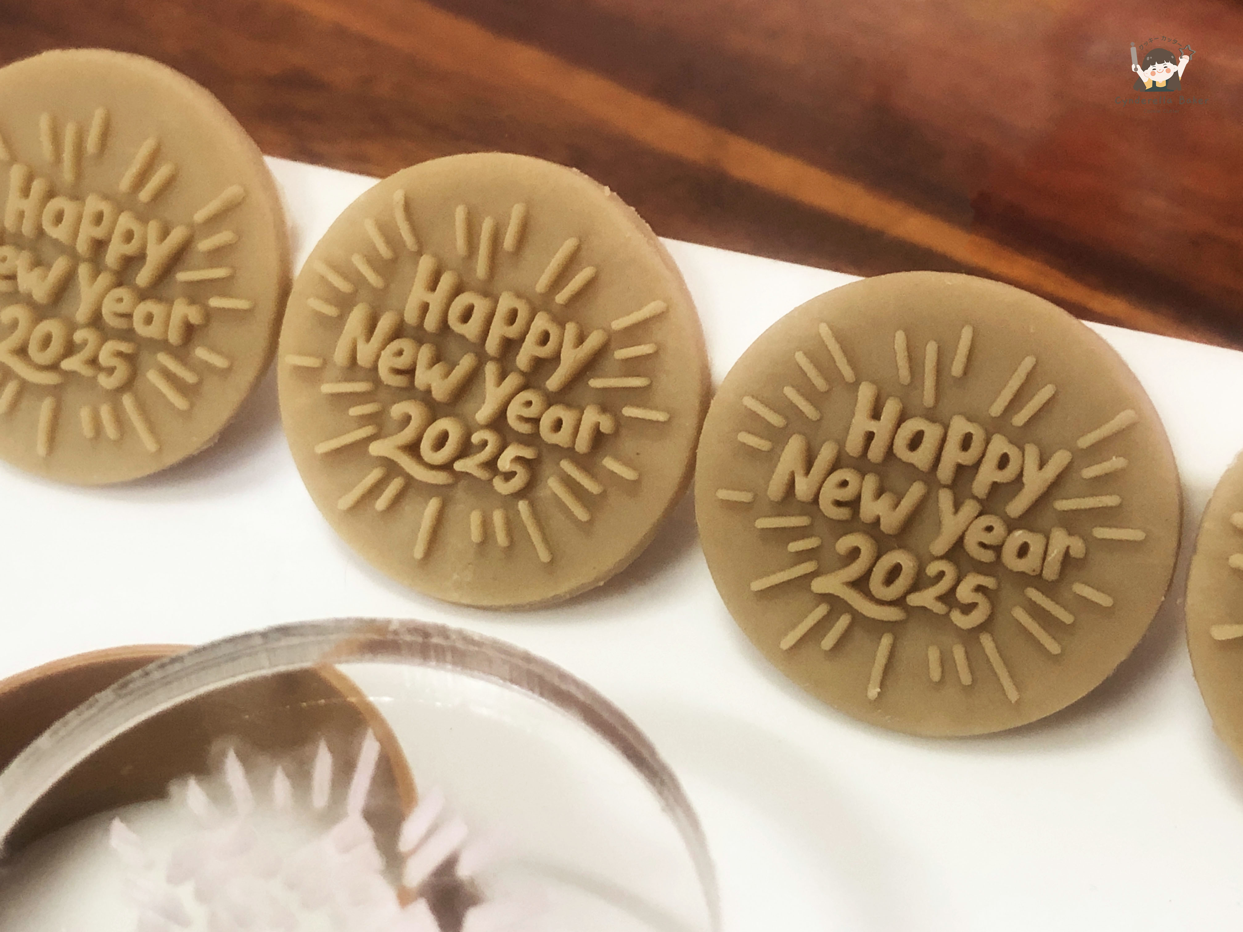 พิมพ์กดงานน้ำตาล ลาย Happy New Year 2025 (01) เลือกขนาดด้านใน