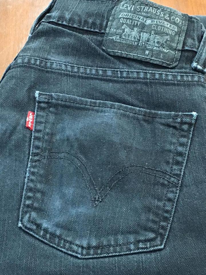 Levi's 511 Skinny เอวต่ำกว่าระดับเอว กระบอกเล็กคล้ายขาเดฟ สีดำ Made in Mexico ปี 2011 เอว 29 ยาว 32