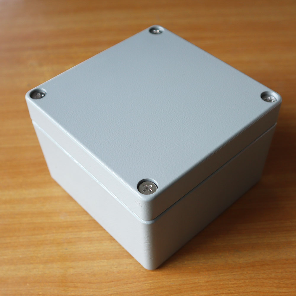 กล่องอลูมิเนียมกันน้ำ IP66 สีเทา ขนาด 120 X 120 X 80 มม.