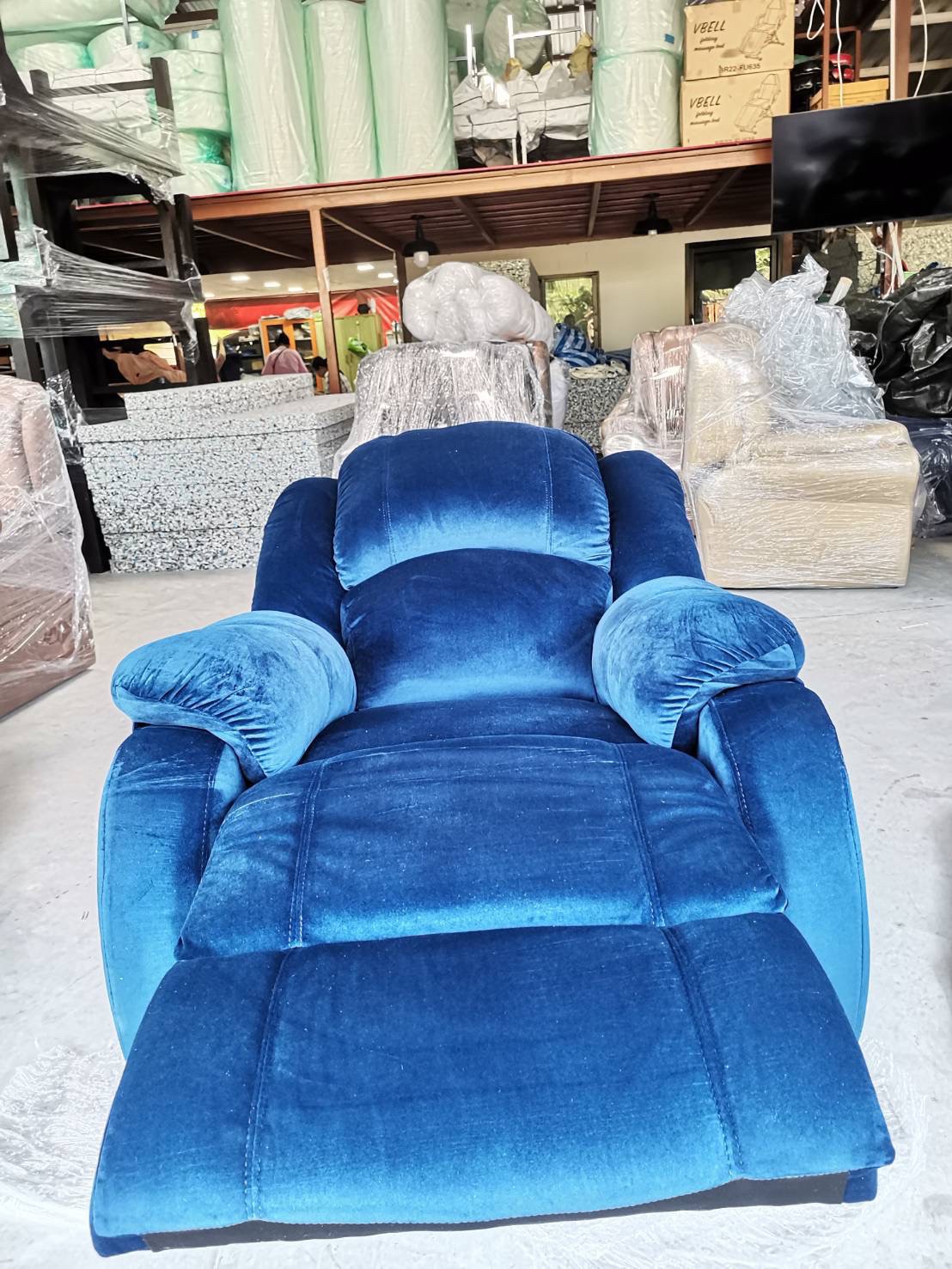 เก้าอี้นวดเท้ารุ่นรีไคลเนอร์ 💥ผ้ากำมะหยี่สีน้ำเงิน 💥 ราคายังไม่รวมค่าส่ง เลือกสีอื่นได้ทางช่องแชทไลน์ค่ะ