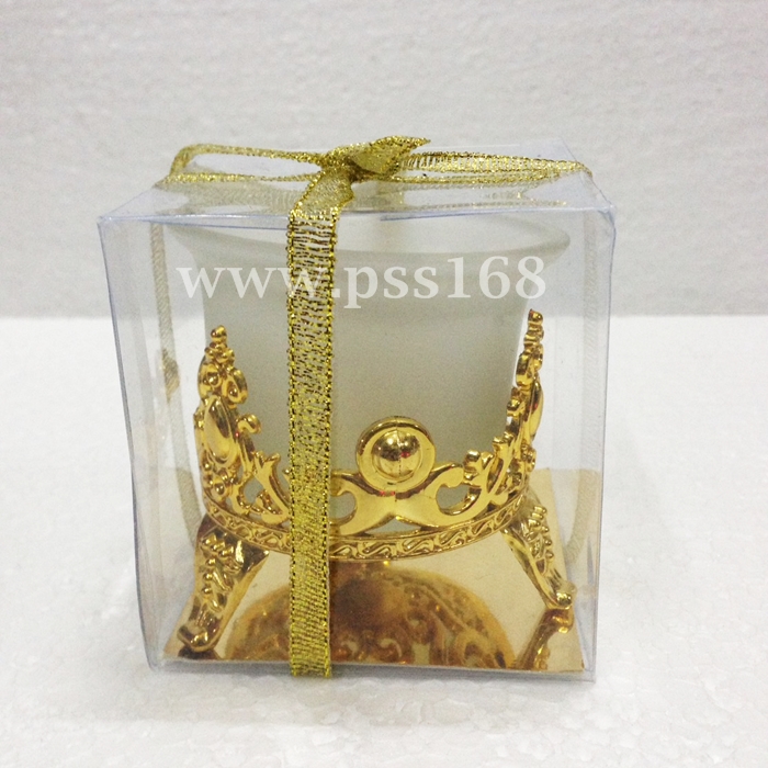 เชิงเทียนขาสีทอง แพ็คกล่องพาสติกใส ผูกโบว์ทอง