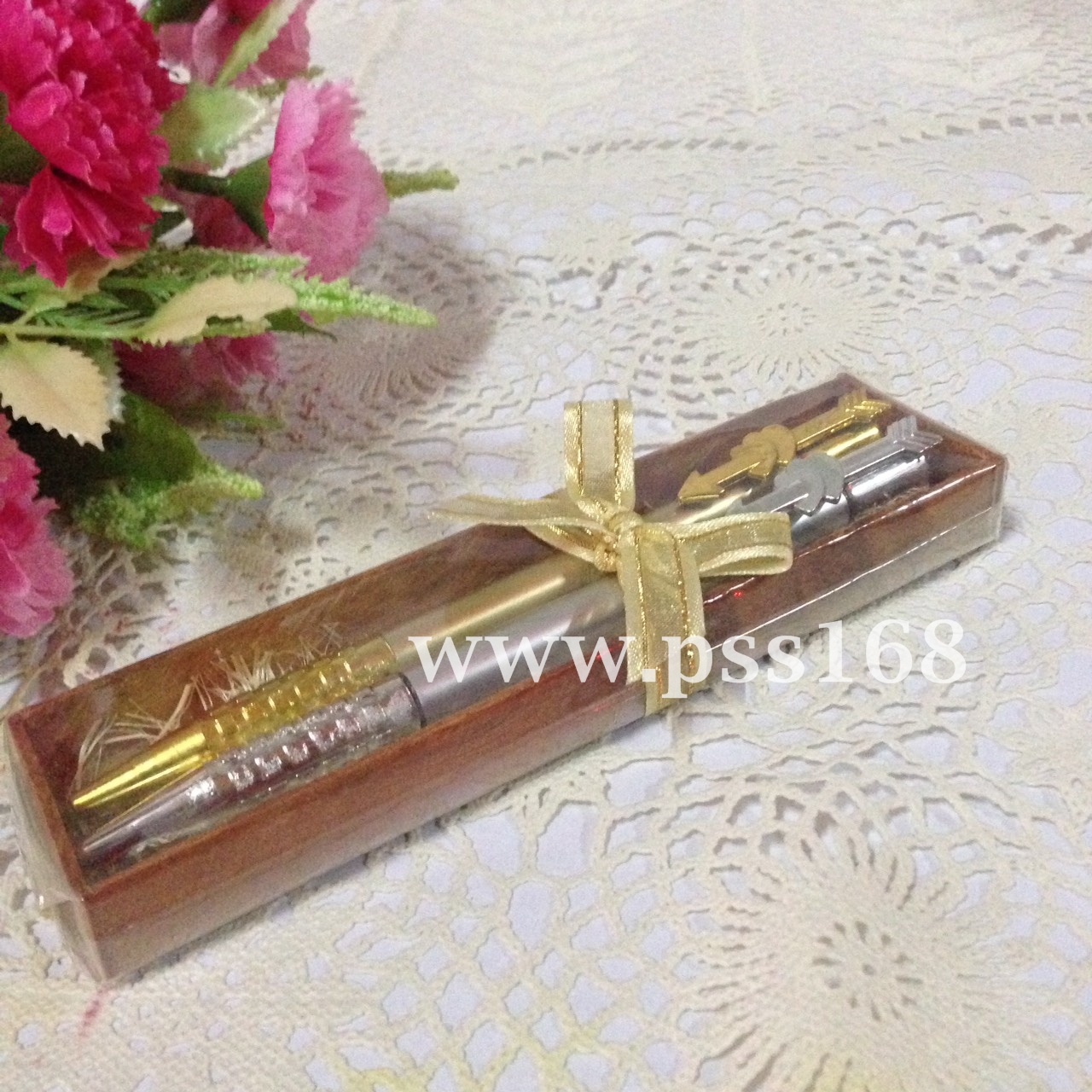 ปากกา เงินทอง แพ็คกล่องไม้ ผูกโบว์