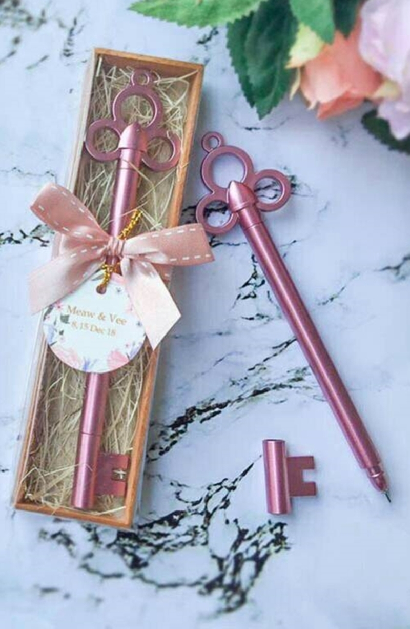 ปากกากุญแจซอล ด้ามดอกจิกและวงรี คละสี แพ็คกล่องไม้ ผูกโบว์