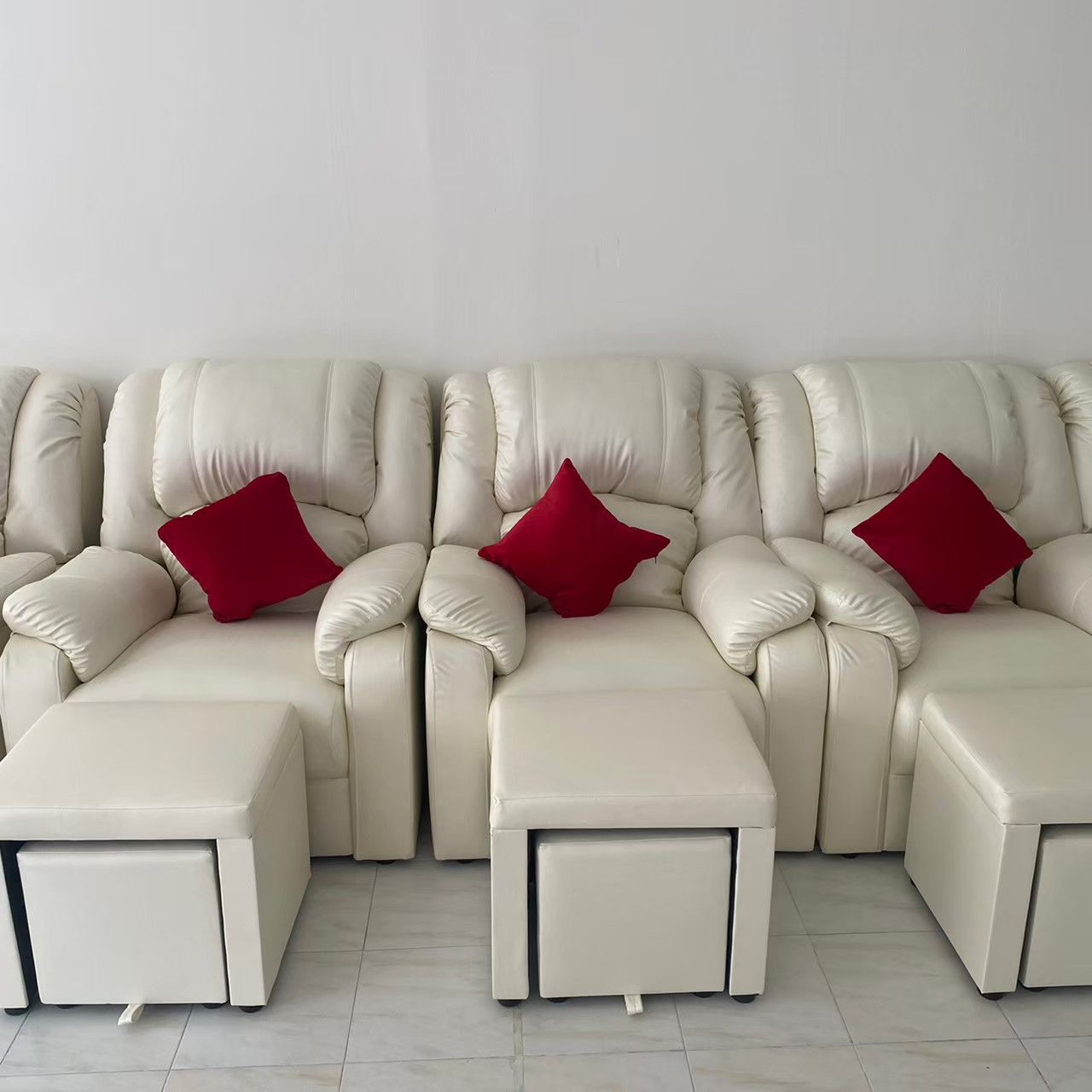 เก้าอี้นวดเท้ารุ่นตรง ชุด 3 ชิ้น ผลิตด้วยหนัง PU silk มีให้เลือกหลายสีคะ 💥 ราคายังไม่รวมค่าส่ง