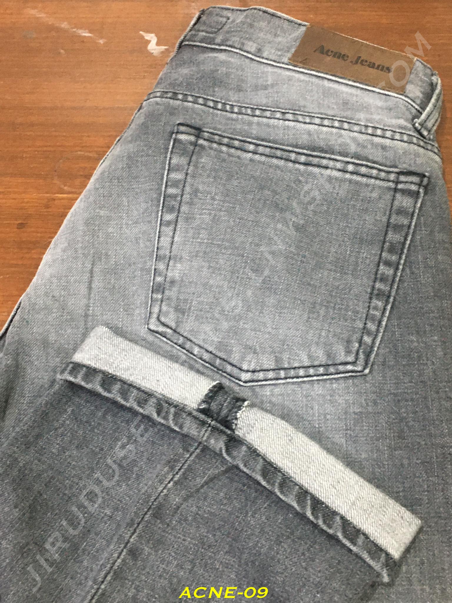 9. Acne Studios – Storlek Mic Blacktrash สีเทาดำฟอก เอว 30 ยาว 35