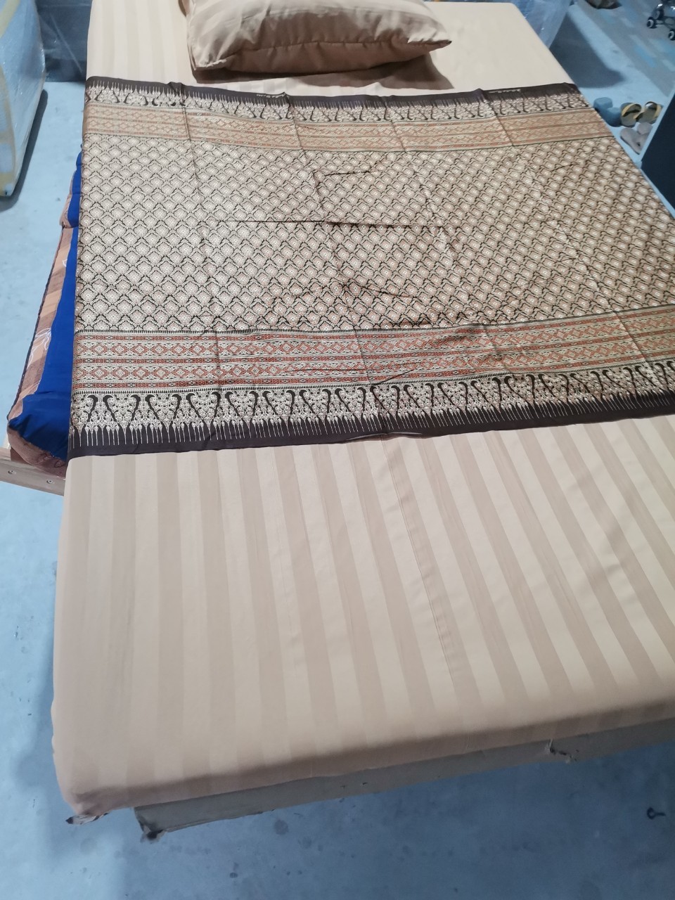 ส่งฟรี🔴 ผ้าปูเตียงนวดไทยสีเขียวอ่อนริ้ว ขนาด 1x2ม ผ้าปูเตียง แบบรัดมุม มีทั้งแบบ สีพื้น และ แต่งลายไทย c4