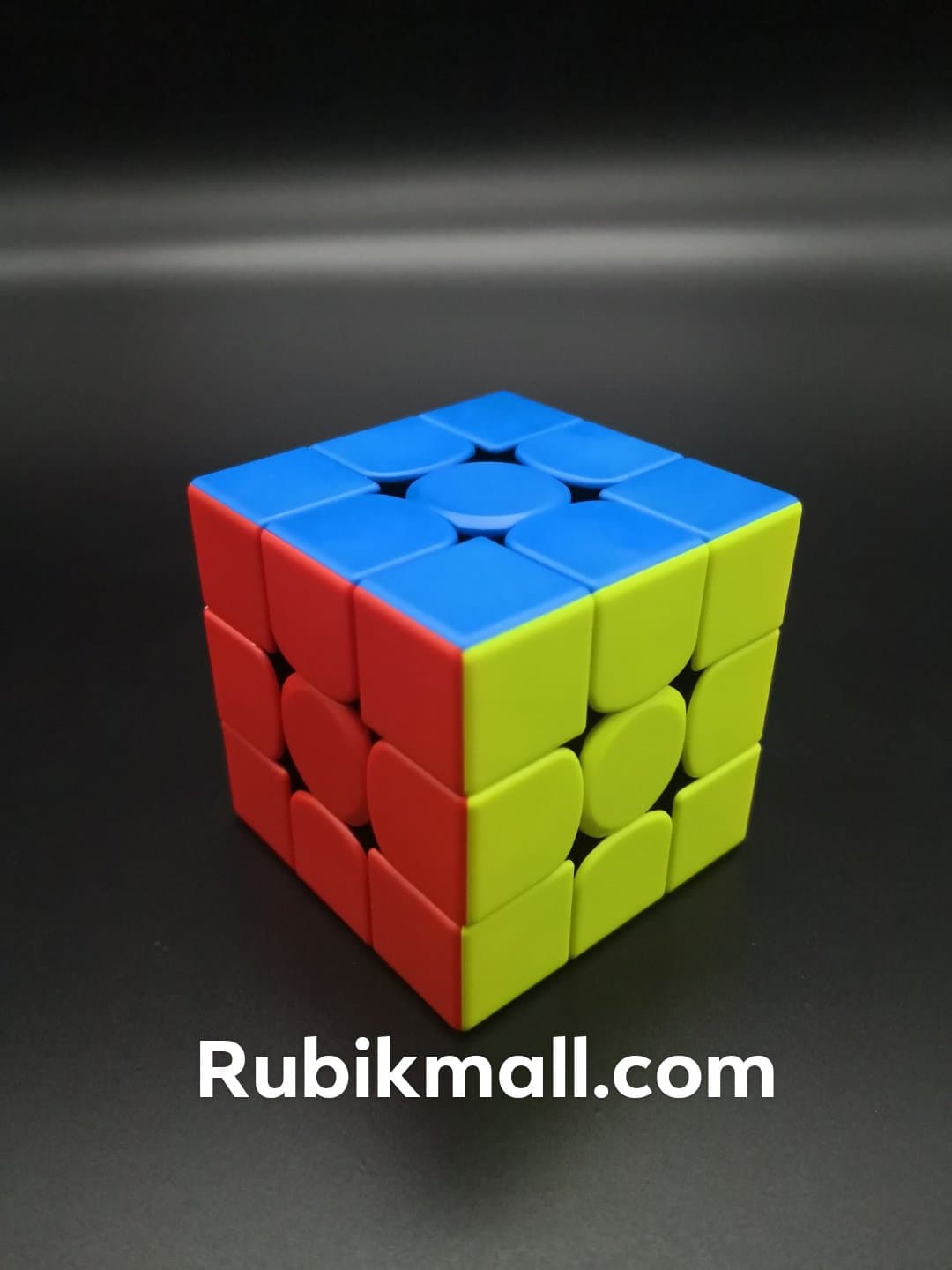 รูบิค3x3 GAN 356 R S NEW รุ่นนี้เป็นรุ่นพัฒนาขึ้น จาก GAN356 R ที่เป็นตัวรุ่นยอดนิยม น้ำหนักตัวรูบิคอยู่ที่ 72 กรัม Stickerless เบาและลื่นมากมาก คุณภาพตัวรูบิคดีมากมาก rubik.รูบิค.รูบิก.ลูกบิก.ของเล่นเสริมพัฒนาการ Rubikmall จำหน่ายของแท้เท่านั้น