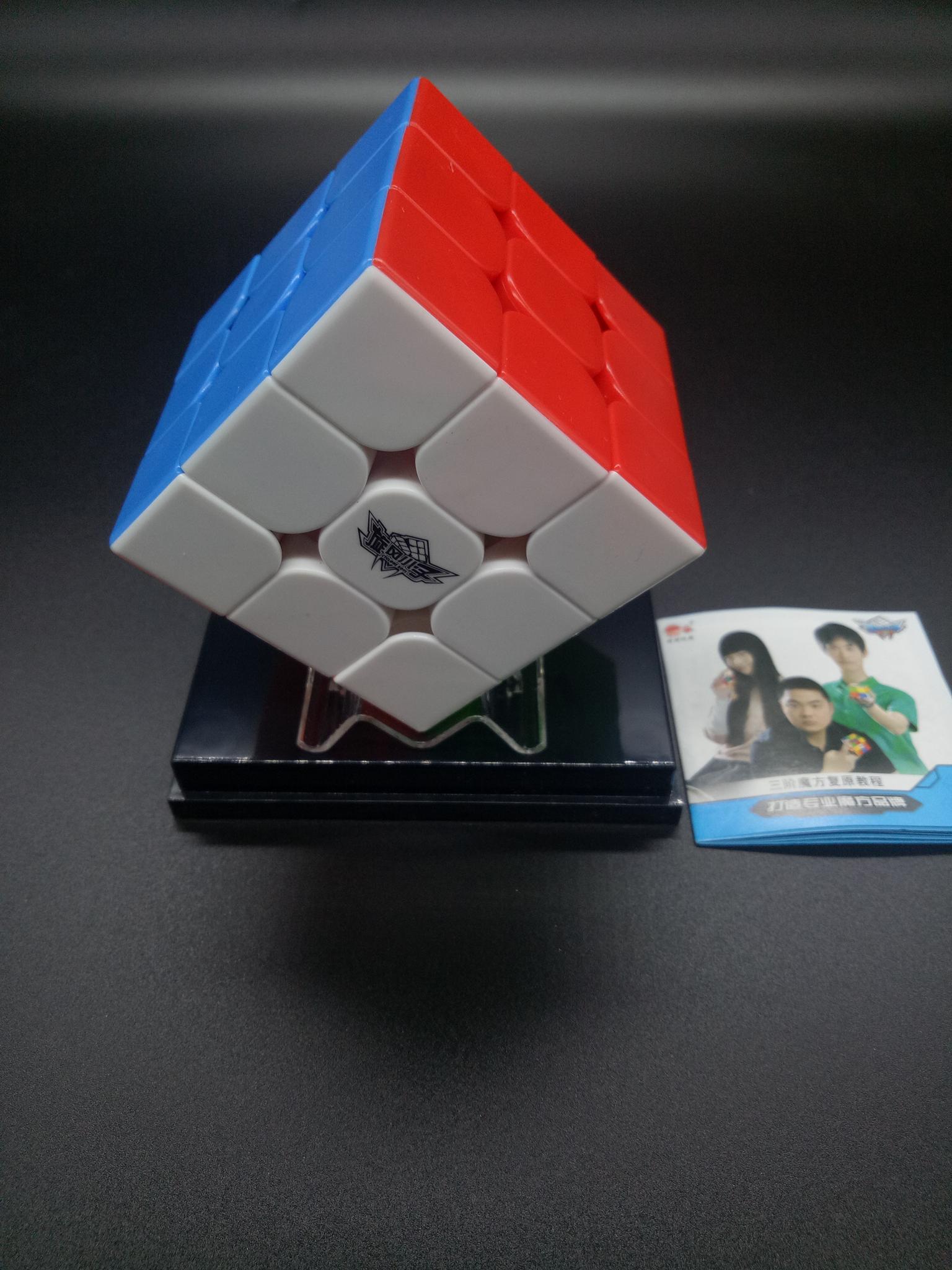 รูบิค Rubik Cyclone Boys FeiJue 3×3 M (แม่เหล็ก) รุ่นนี้ลื่นมาก มาก โดยที่ไม่ต้องปรับแต่งเลย ลื่นตั้งแต่แกะกล่อง Rubikmall จำหน่ายของแท้เท่านั้น Rubik.รูบิค.รูบิก ของเล่นเสริมพัฒนาการ ไอคิว ฝึกสมาธิ และการไขปัญหา