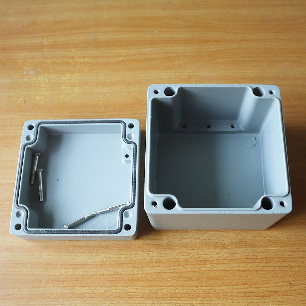 กล่องอลูมิเนียมกันน้ำ IP66 สีเทา ขนาด 100 X 100 X 80 มม.