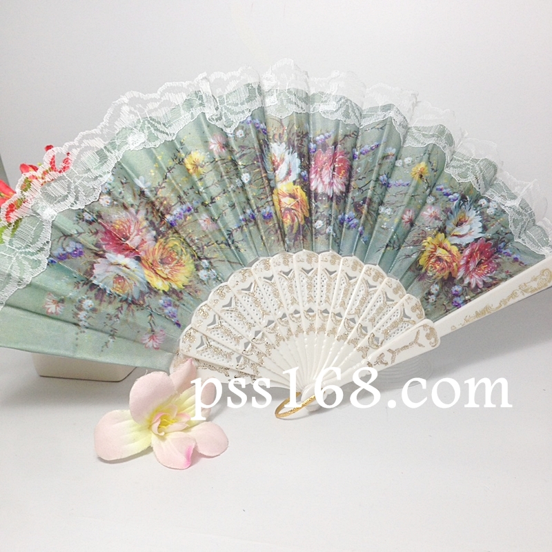 พัดลายหลุยส์สเปน สีขาว แพ็คถุงแก้วติดโบว์