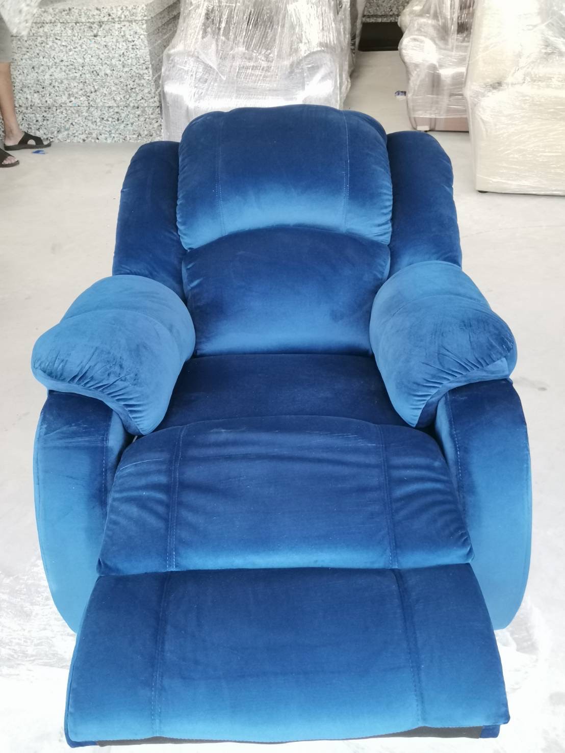 เก้าอี้นวดเท้ารุ่นรีไคลเนอร์ 💥ผ้ากำมะหยี่สีน้ำเงิน 💥 ราคายังไม่รวมค่าส่ง เลือกสีอื่นได้ทางช่องแชทไลน์ค่ะ