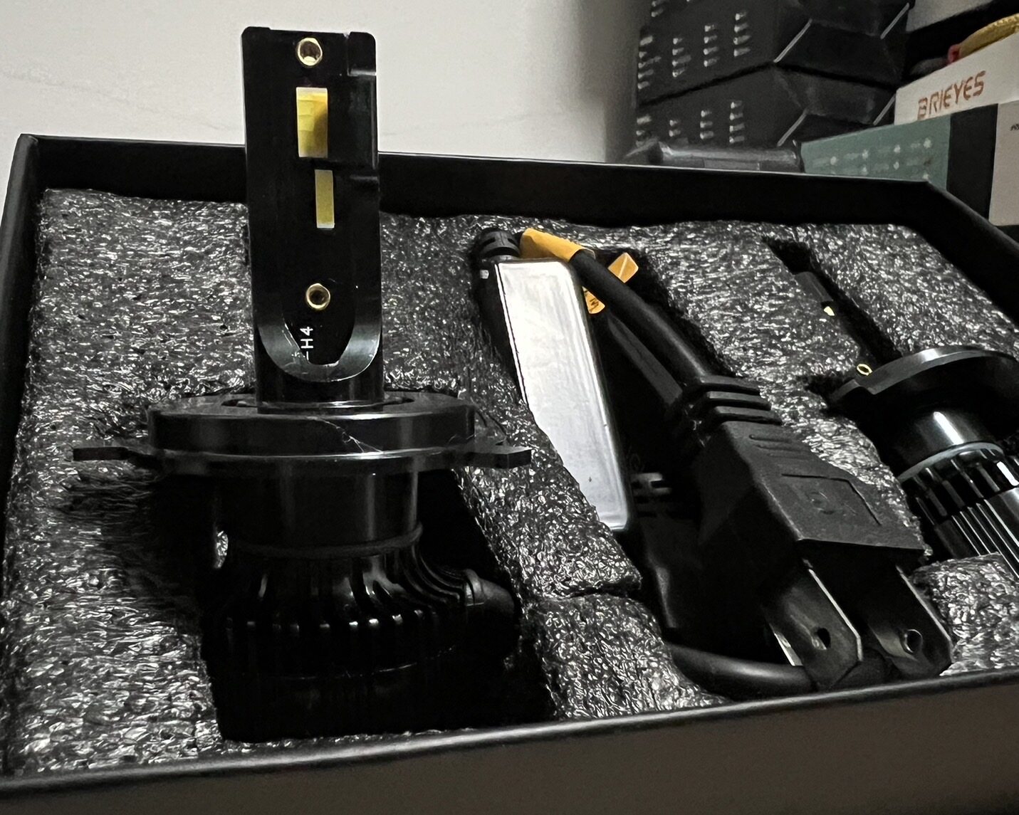 K5 หลอดไฟหน้า หลอดไฟตัดหมอกรถยนต์ LED 3 สี 8600LM 36W