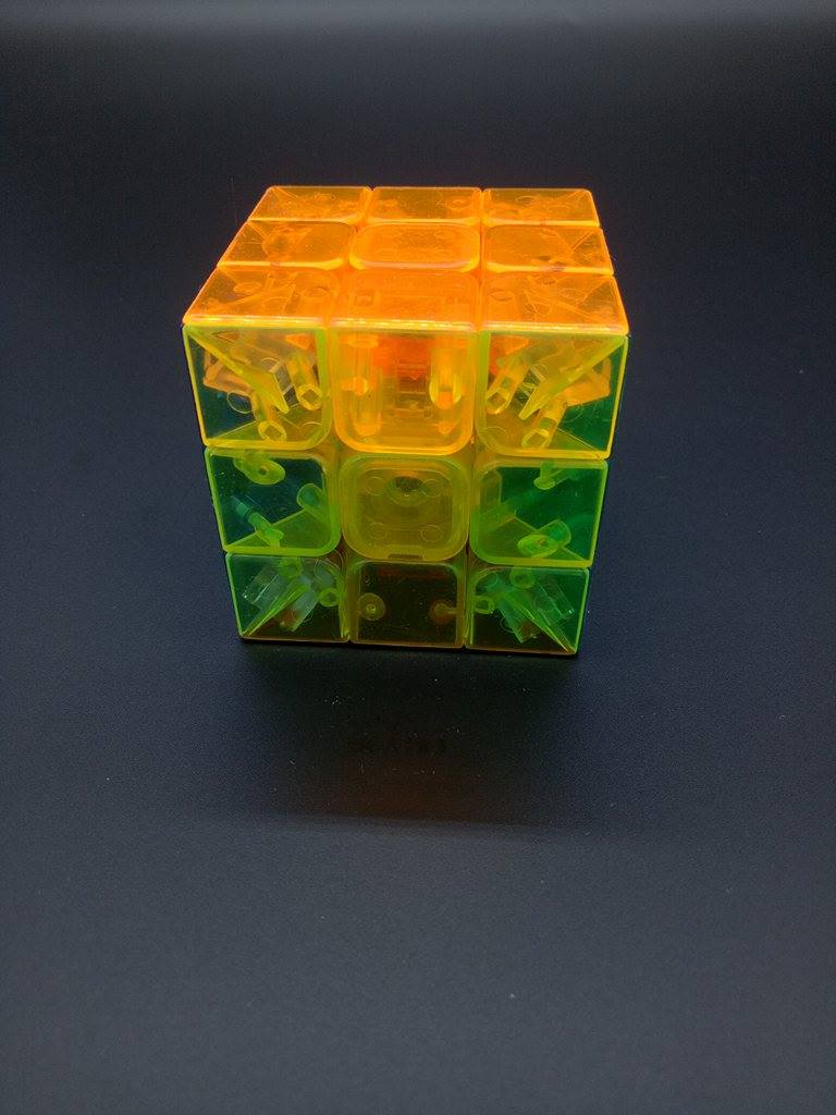 รูบิค Rubik MoYu Yulong transparent 3x3x3 ของแท้ สีสันสดใส สะท้อนแสง Rubikmall จำหน่ายของแท้เท่านั้น Rubik.รูบิค.รูบิก