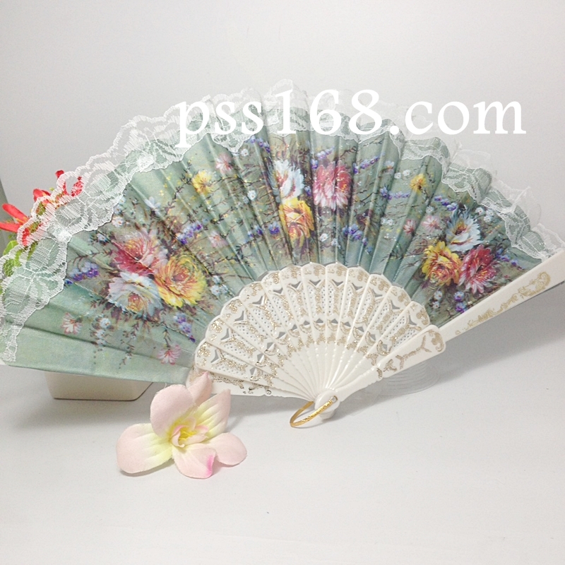 พัดลายหลุยส์สเปน สีขาว แพ็คถุงแก้วติดโบว์