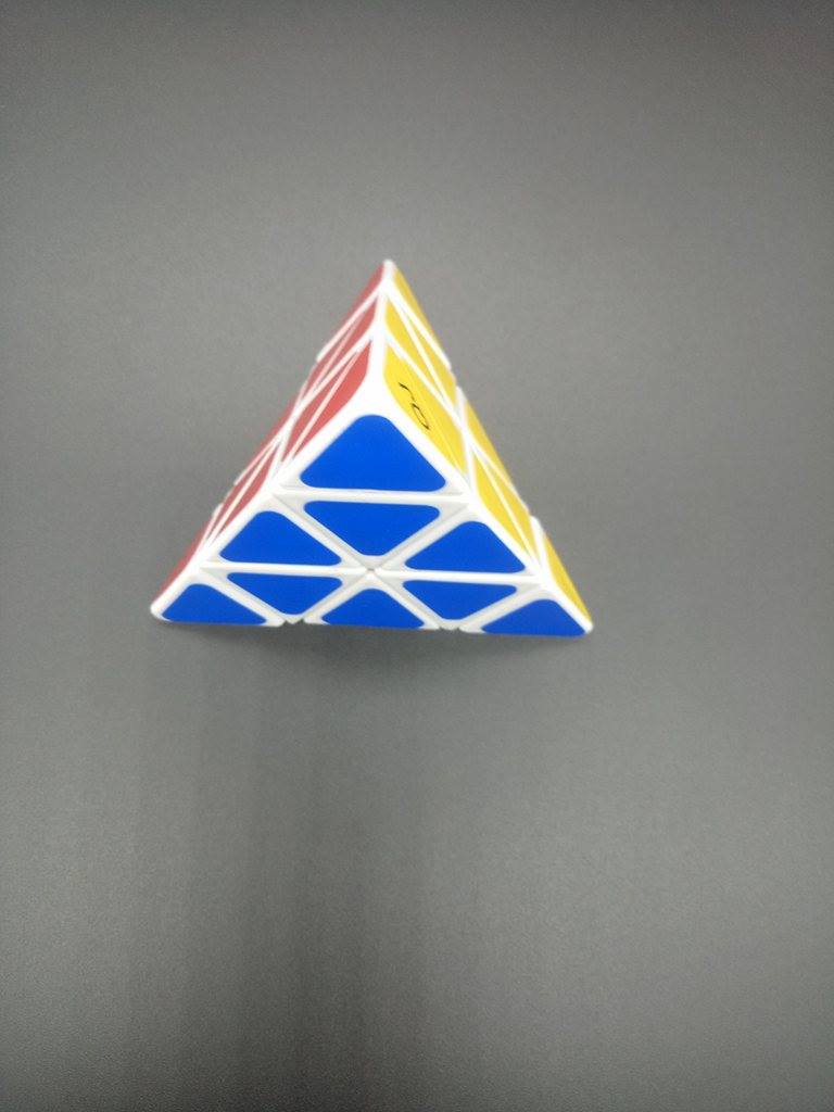 รูบิค พีระมิด Rubik pyraminx black White มีแกนหมุนที่แข็งแรง เล่นลื่น เล่นทน Rubikmall จำหน่ายของแท้เท่านั้น Rubik.รูบิค.รูบิก.ของเล่นเด็กเสริมพัฒนาการ ไอคิว ฝึกสมาธิ