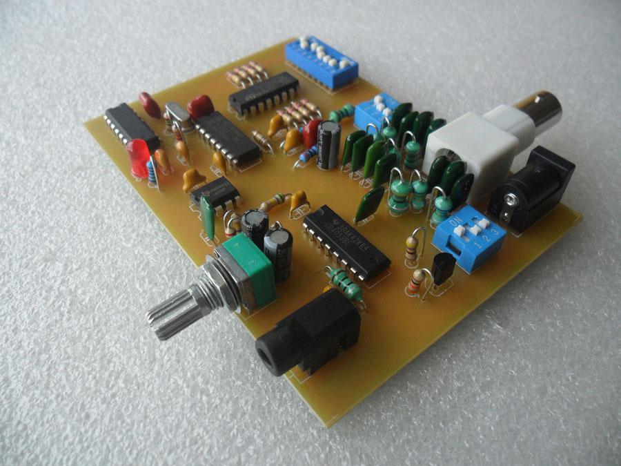 ชุดคิทเครื่องส่ง AM แบบ PLL 531 KHz – ประมาณ 1400 KHz กำลังส่งต่ำเพื่อการศึกษา