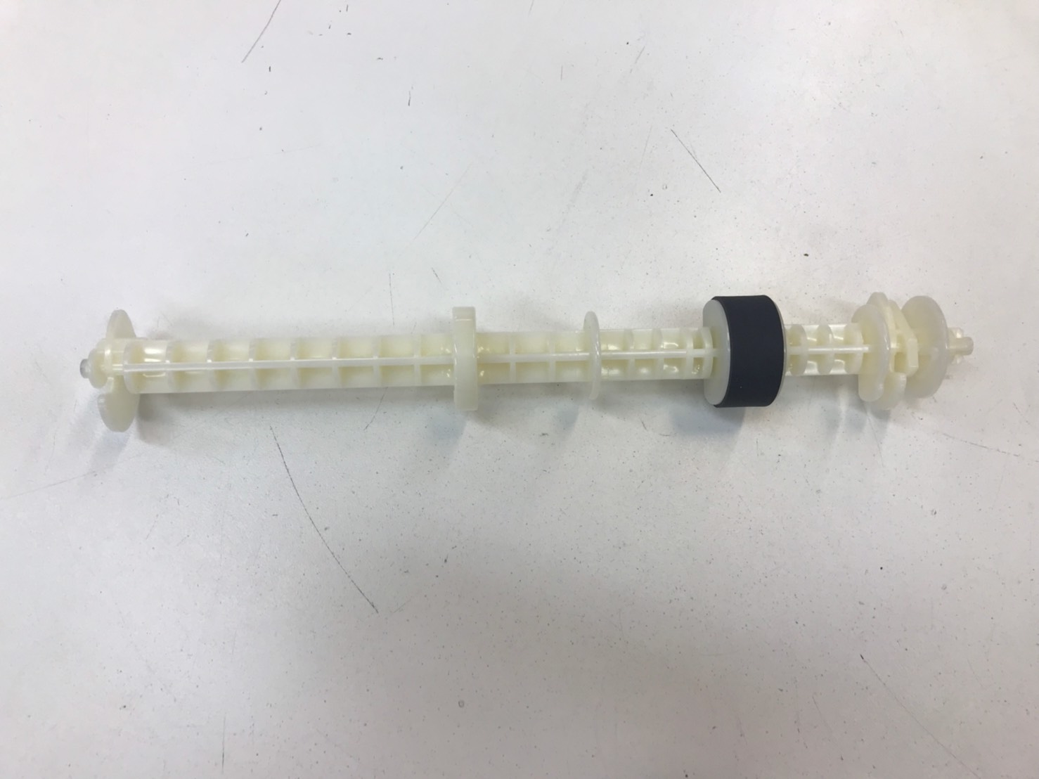 "ลูกยางดึงกระดาษ-บน เฉพาะแกนลูกยาง" SHAFT ROLLER LD ASSY EPSON L800/L805/T60 / AP-R290