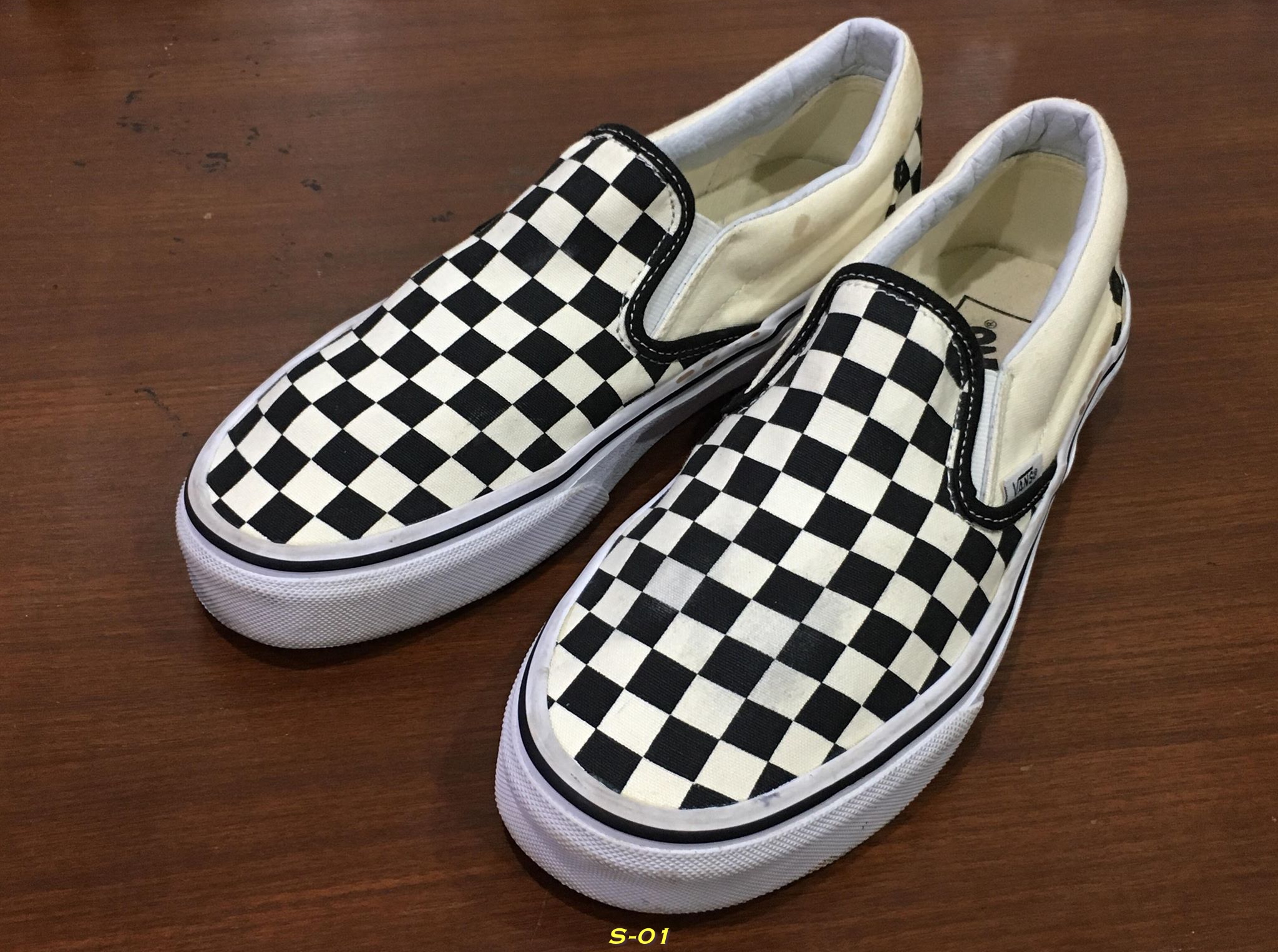 1. รองเท้า Vans Checkerboard Slip-On Size 7USMen 8.5USWomen 6UK 39EUR 25Cm.