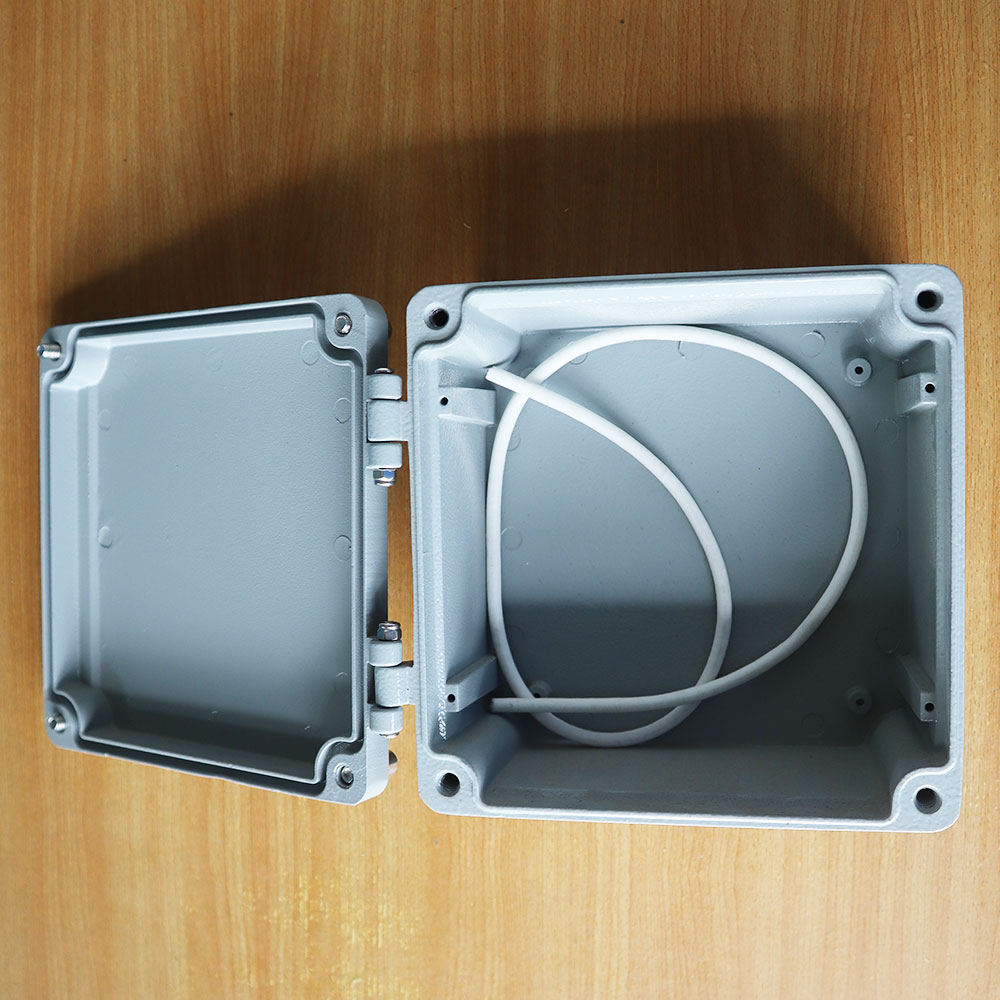 กล่องอลูมิเนียมกันน้ำ IP66 สีเทา ขนาด 160 X 160 X 85 มม. มีบานพับ