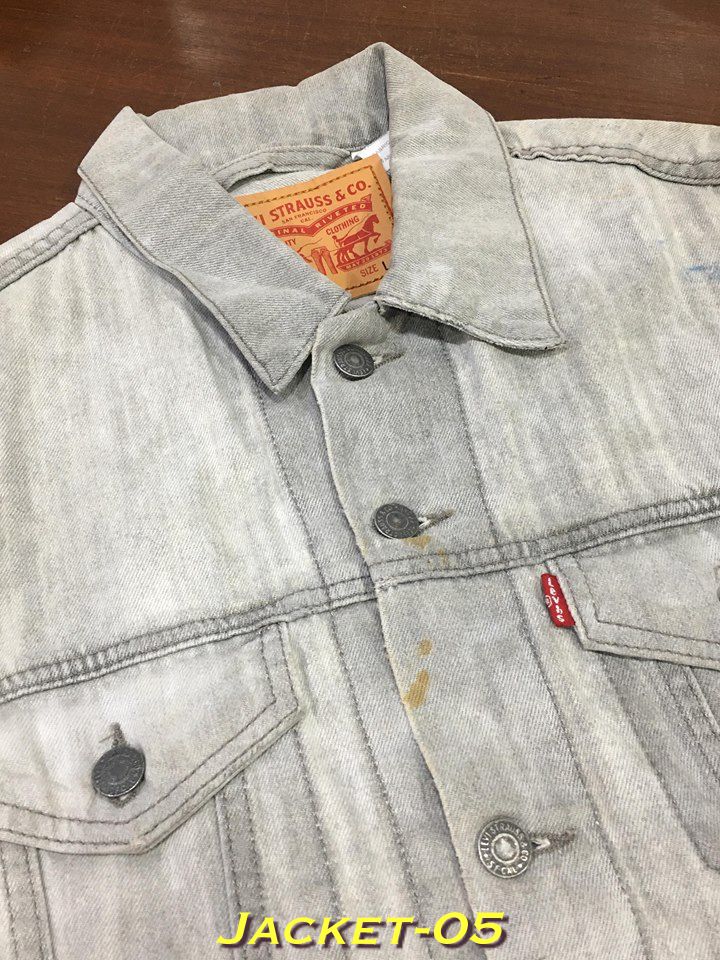 เสื้อกั๊กยีนส์ Levi’s Trucker Vest สีเทาอ่อน Size L อก 45 นิ้ว Made in Mexico