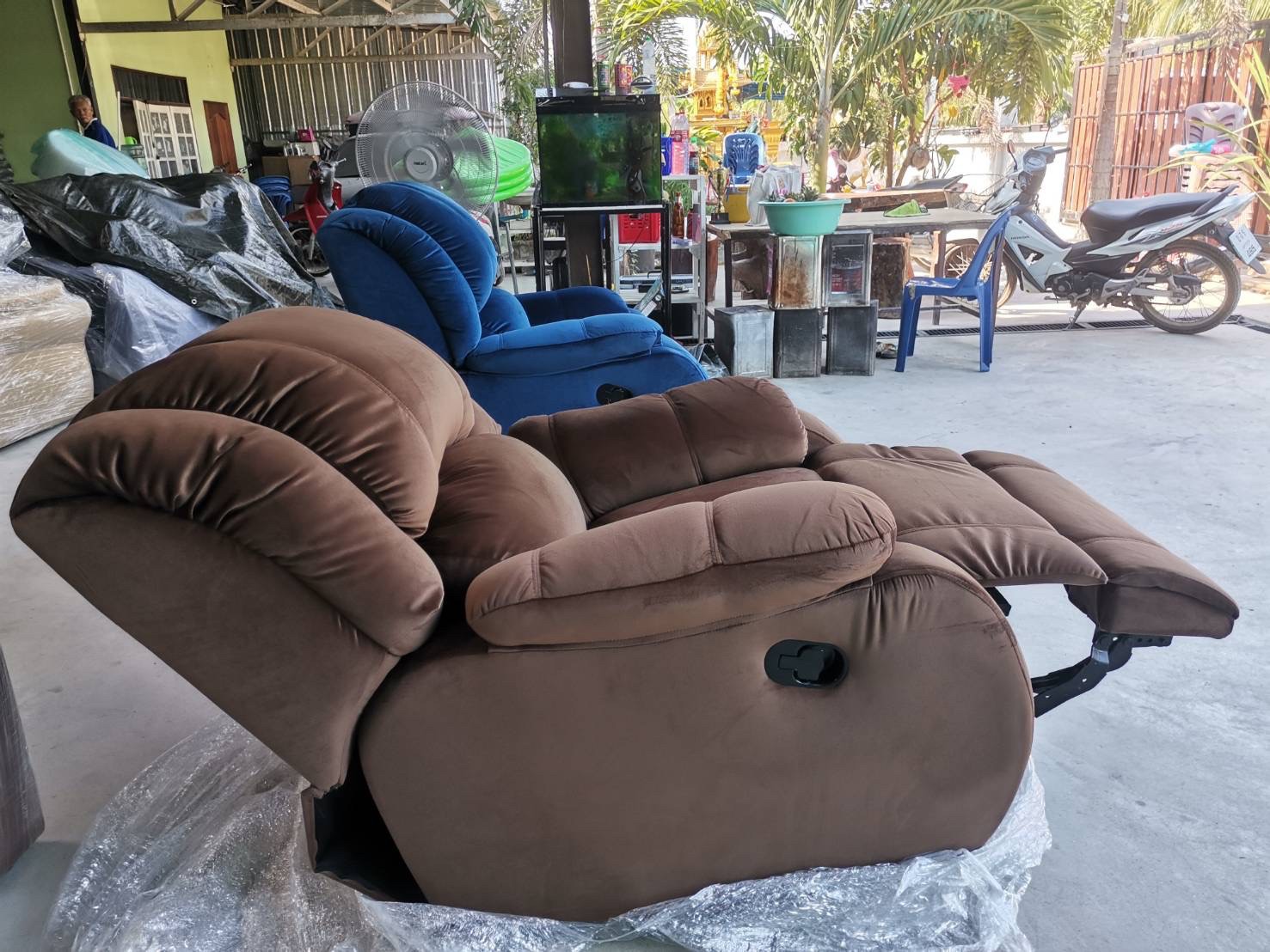 เก้าอี้นวดเท้ารุ่นรีไคลเนอร์ 💥ผ้ากำมะหยี่สีน้ำเงิน 💥 ราคายังไม่รวมค่าส่ง เลือกสีอื่นได้ทางช่องแชทไลน์ค่ะ