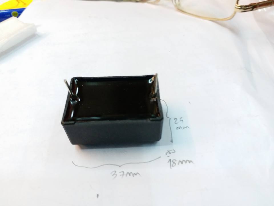 C5UF400V275VACMKPx2ขาลงปริ้นคอนเดนเซอร์คาปาซิสเตอร์เหลี่ยมสีดำยี้ห้อBMราคาตัวล่ะC5UFJ400V-ขนาดกว้าง25มมยาว37มมสูง25มม(25x37x25MM)