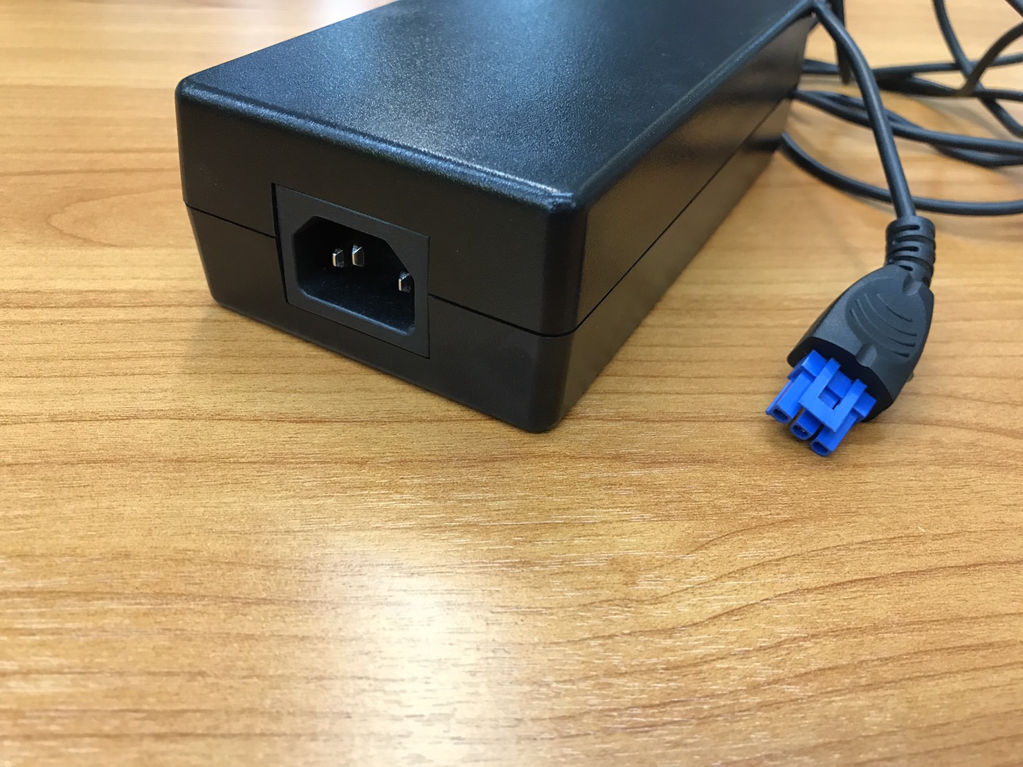 "อะแดปเตอร์จ่ายไฟหัวสีฟ้า" ADAPTER HP