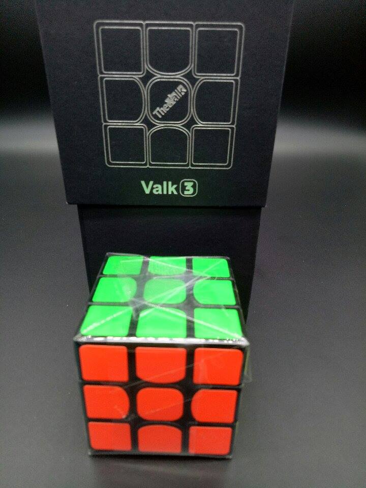 รูบิค 3x3 ของเล่นเด็กเสริมพัฒนาการ The valk3 ลื่นมาก มีแกนหมุนที่แข็งแรง ทนมาก รูบิคคุณภาพ ของแท้ rubikmall จำหน่ายของแท้เท่านั้น Rubik รูบิค.รูบิก