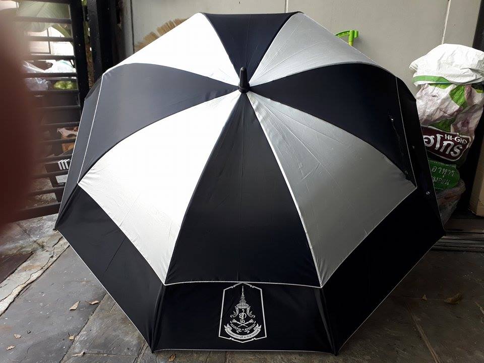 รับสั่งทำร่มกอล์ฟ 2 ชิ้น พร้อมสกรีนโลโก้