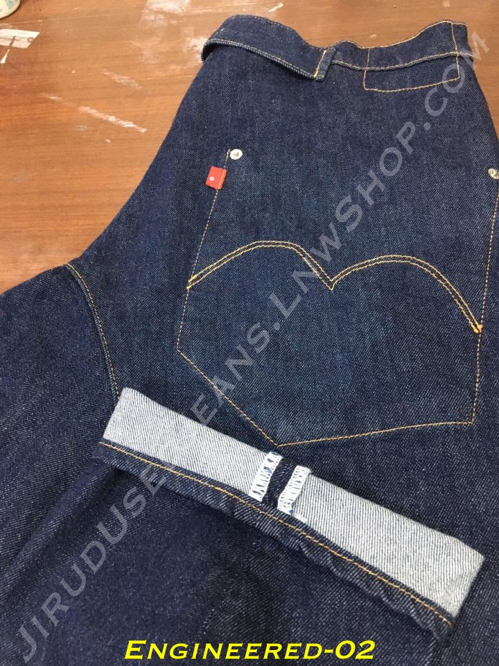 2. Levi’s Engineered - ตัวต้นแบบ เบลล์หลังปรับกระชับแบบกระดุม ทรงหลวม ป้าย R กระดุม E ผ้า 10oz. เอว 33-35 นิ้ว ยาว 32