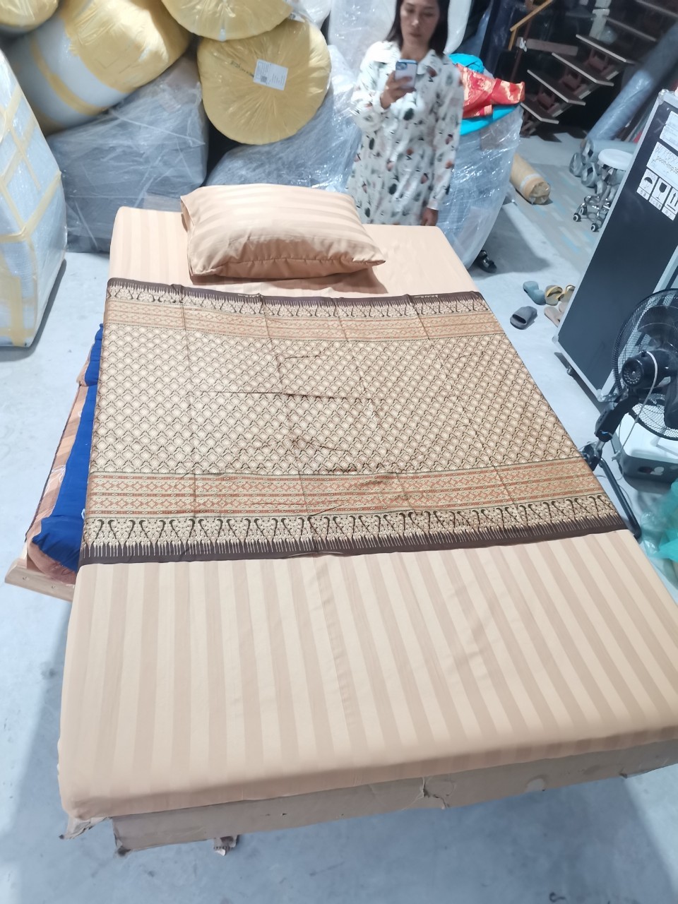 ส่งฟรี🔴 ผ้าปูเตียงนวดไทยสีเขียวอ่อนริ้ว ขนาด 1x2ม ผ้าปูเตียง แบบรัดมุม มีทั้งแบบ สีพื้น และ แต่งลายไทย c4