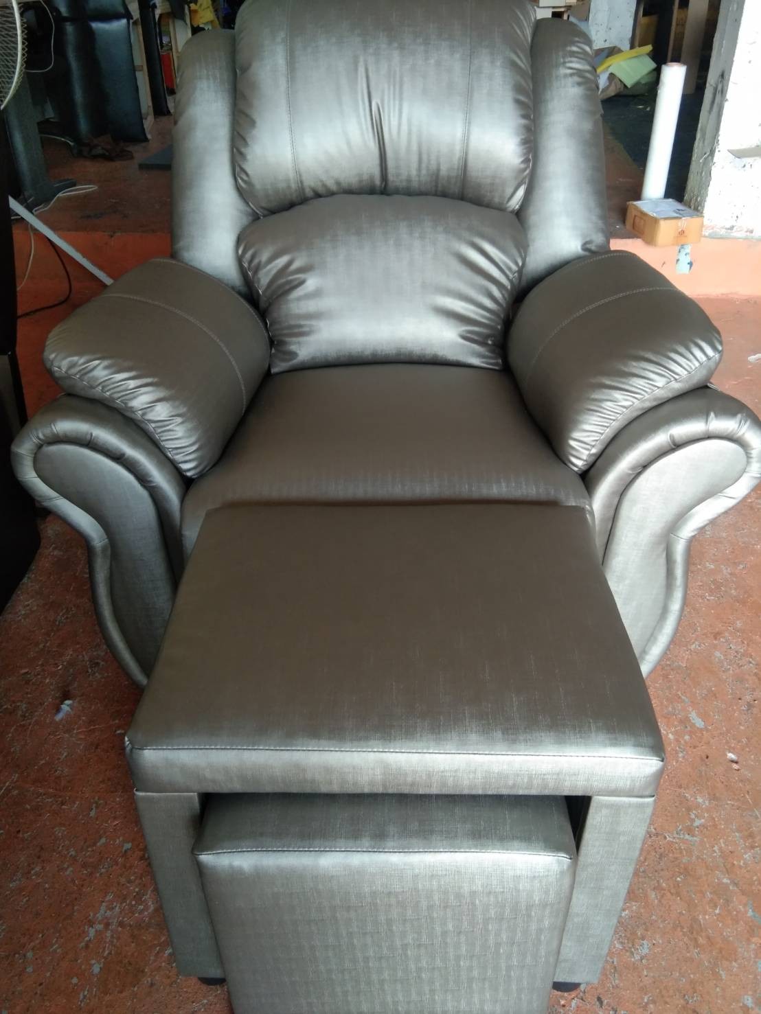เก้าอี้นวดเท้ารุ่นแขนกาง ชุด 3 ชิ้น 💥หนัง PU silk สีเทากลาง 90688GR 💥 ราคายังไม่รวมค่าส่ง เลือกหนังหุ้มสีอื่นเพิ่มติมได้ค่ะ