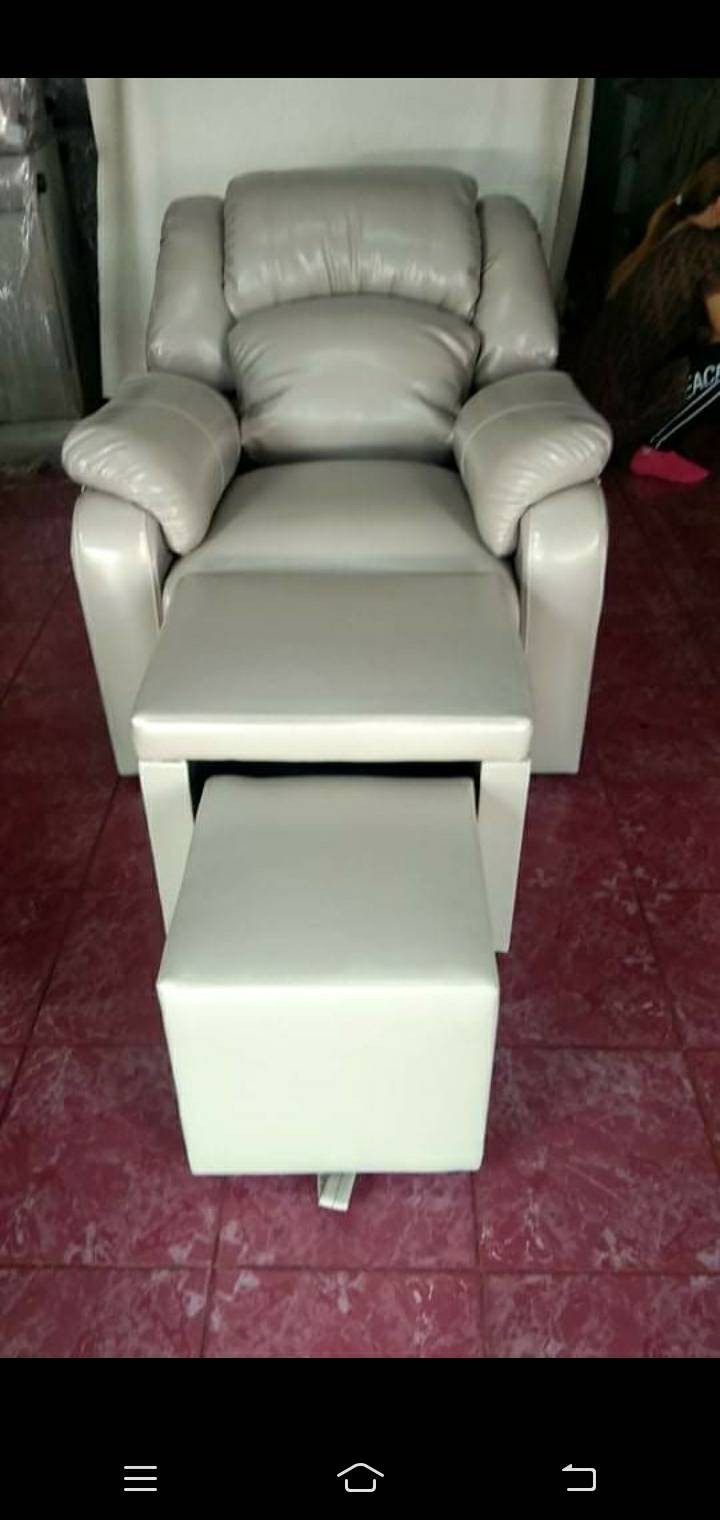 เก้าอี้นวดเท้ารุ่นแขนกาง ชุด 3 ชิ้น 💥หนัง PU silk สีเทากลาง 90688GR 💥 ราคายังไม่รวมค่าส่ง เลือกหนังหุ้มสีอื่นเพิ่มติมได้ค่ะ