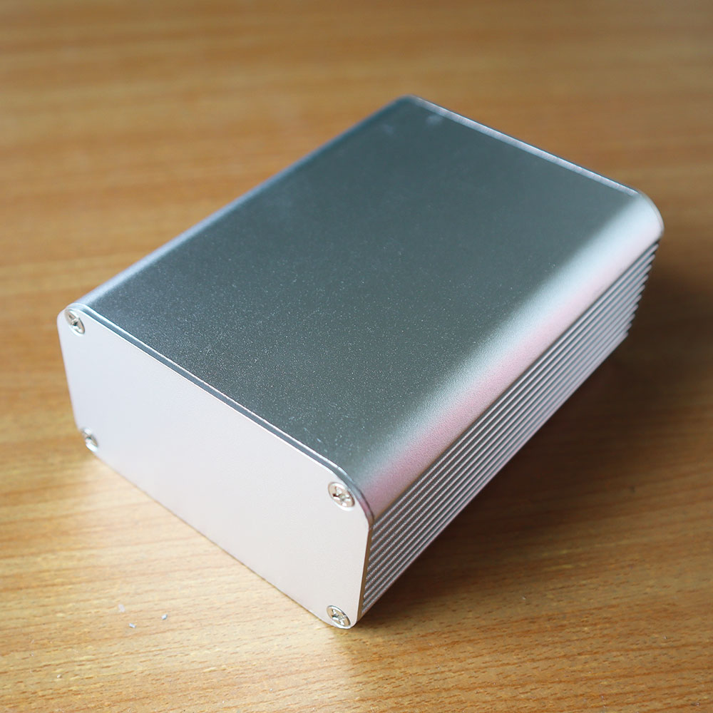 กล่องอลูมิเนียมสีเงิน ขนาด 45 X 80 X 110 mm.