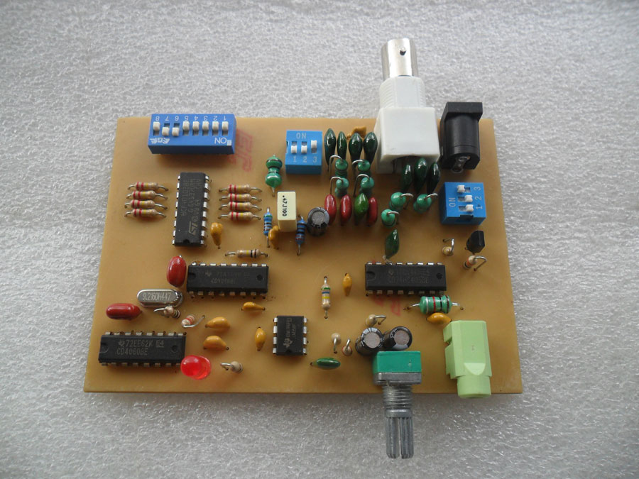 ชุดคิทเครื่องส่ง AM แบบ PLL 531 KHz – ประมาณ 1400 KHz กำลังส่งต่ำเพื่อการศึกษา