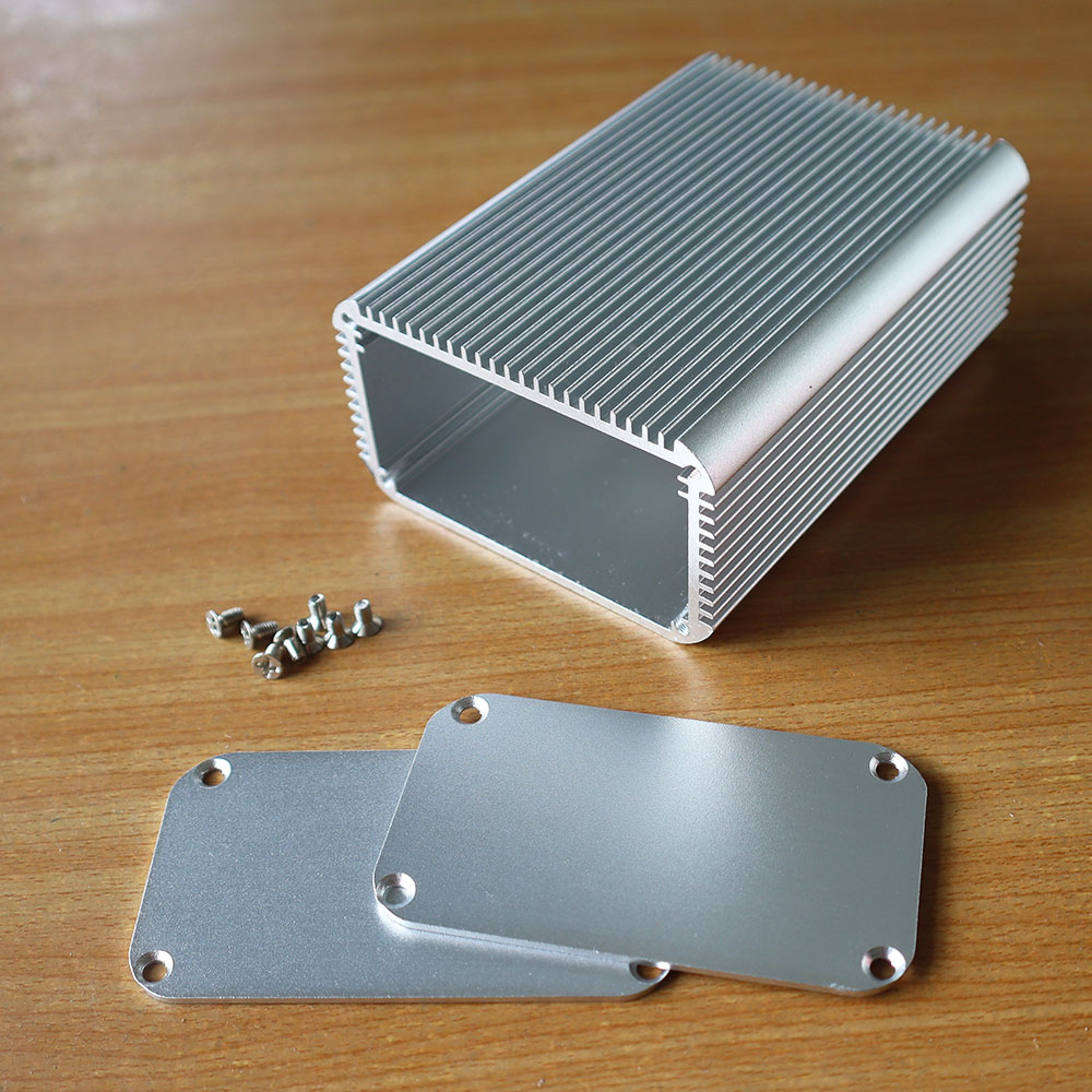 กล่องอลูมิเนียมสีเงิน ขนาด 45 X 80 X 110 mm.