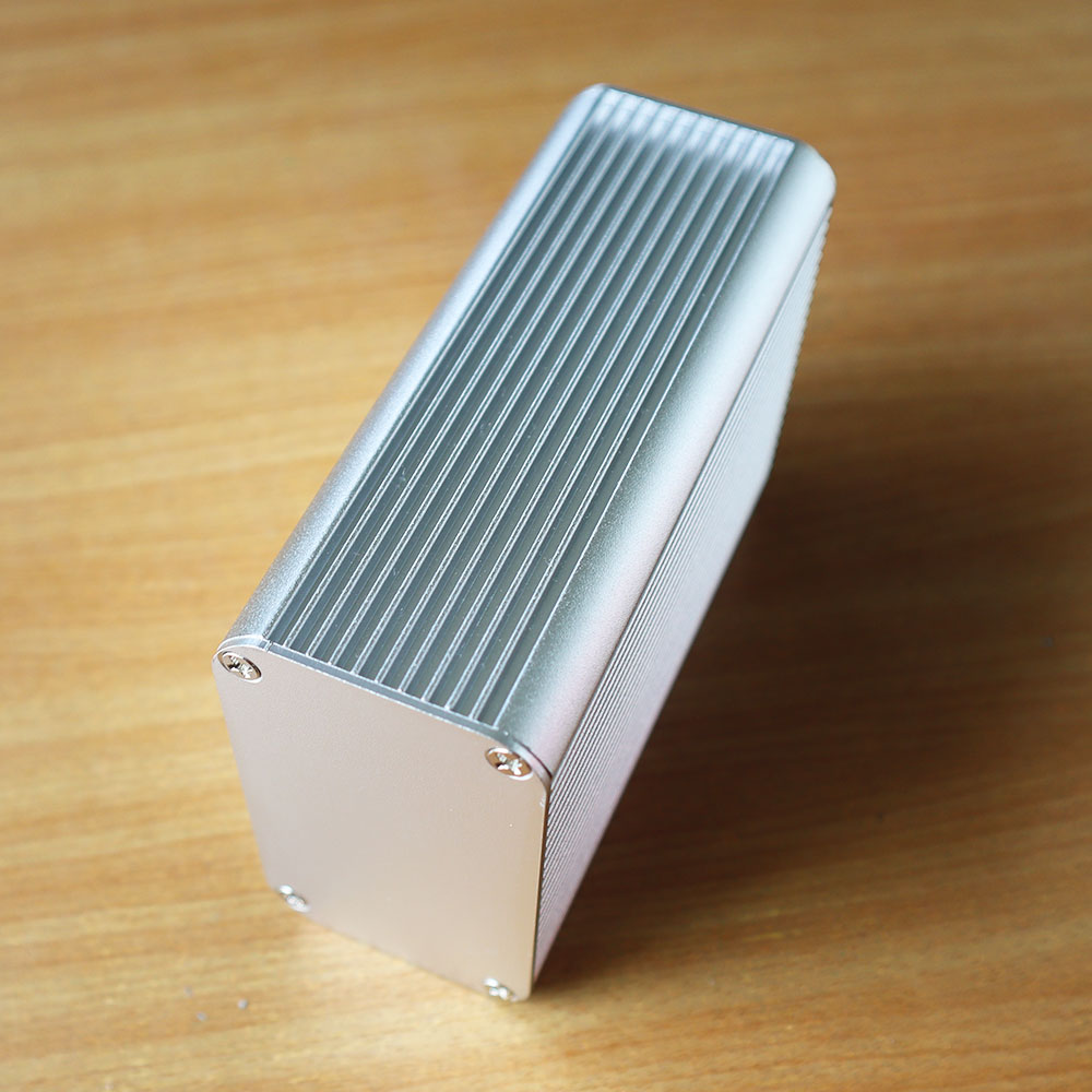 กล่องอลูมิเนียมสีเงิน ขนาด 45 X 80 X 110 mm.