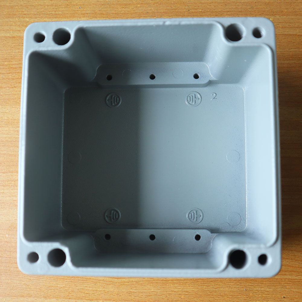 กล่องอลูมิเนียมกันน้ำ IP66 สีเทา ขนาด 120 X 120 X 80 มม.