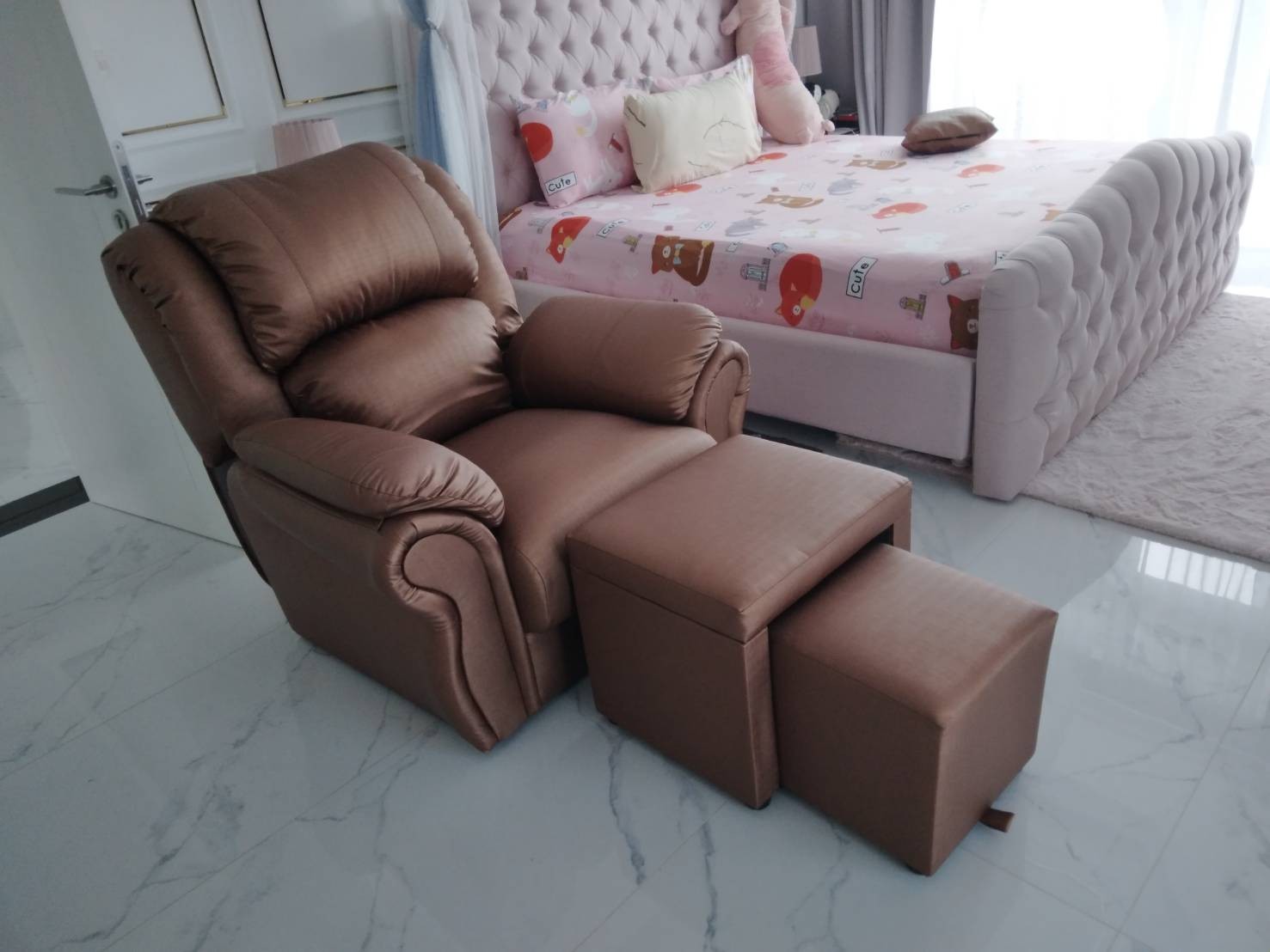 เก้าอี้นวดเท้ารุ่นแขนกาง ชุด 3 ชิ้น 💥หนัง PU silk สีเทากลาง 90688GR 💥 ราคายังไม่รวมค่าส่ง เลือกหนังหุ้มสีอื่นเพิ่มติมได้ค่ะ