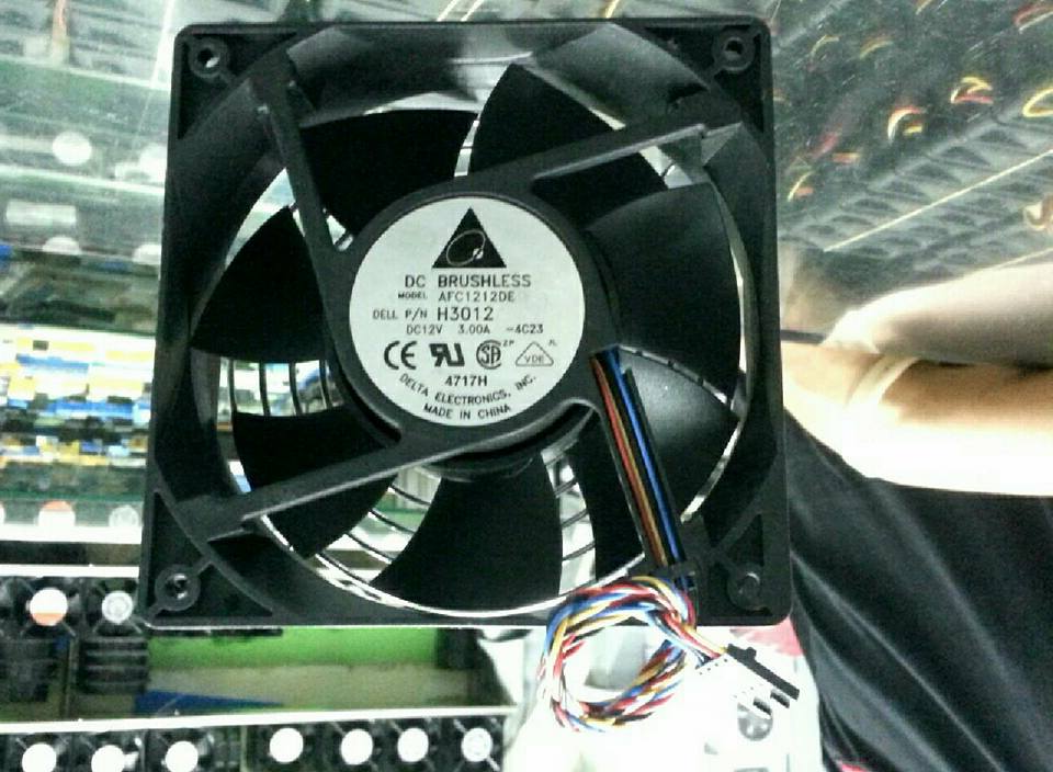 พัดลม12VDC3A3สายขนาดกว้าง120×120มมหนา38มม(120x120x38mm)ราคายี้ห้อDC BRUSHLESS DELTAELECTRONIC